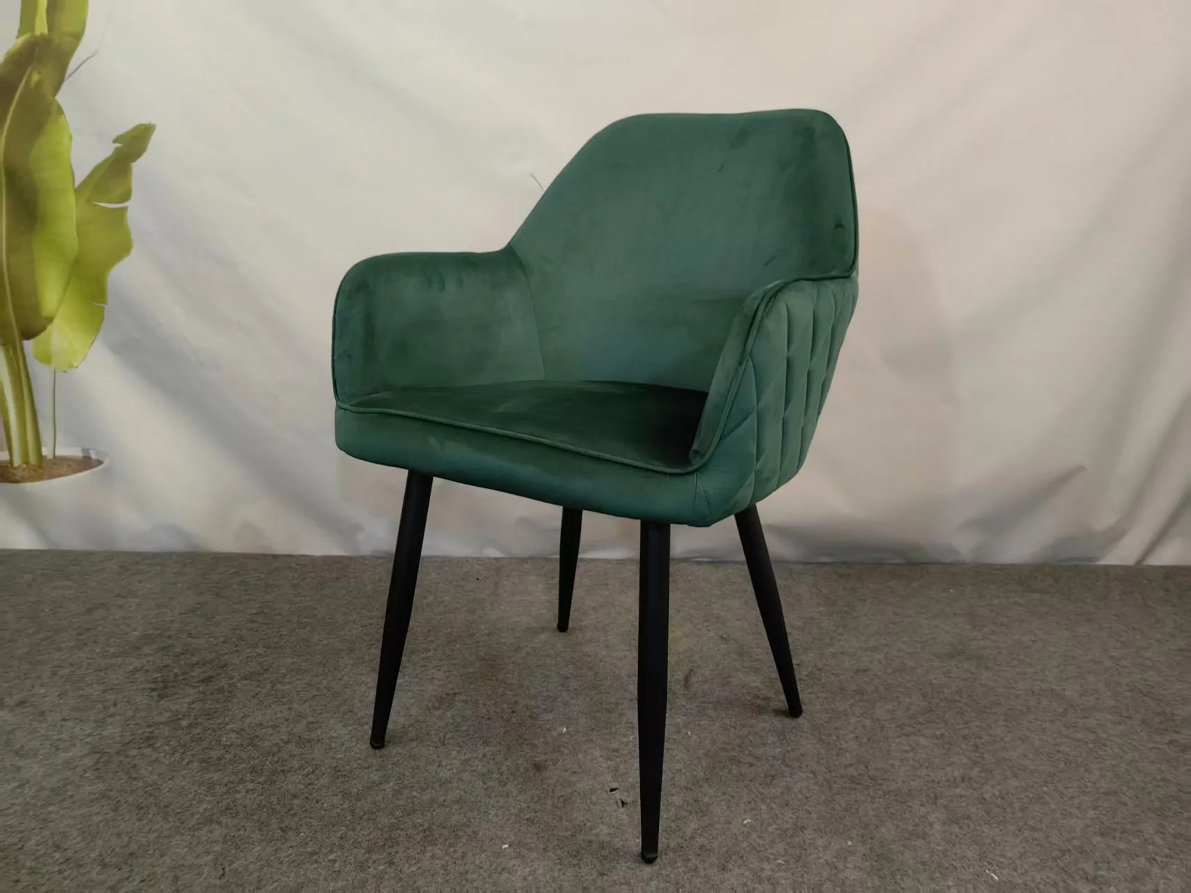 Трапезен стол Алба зелено кадифе