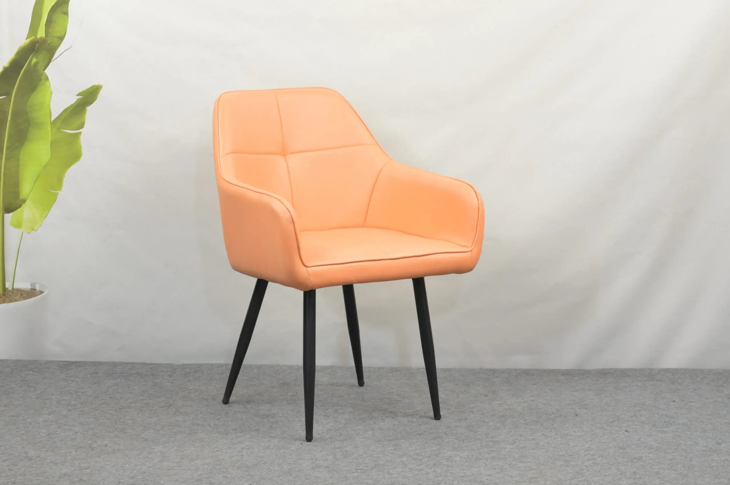 Трапезен стол Деко модерен текстил в пастелно оранжев цвят