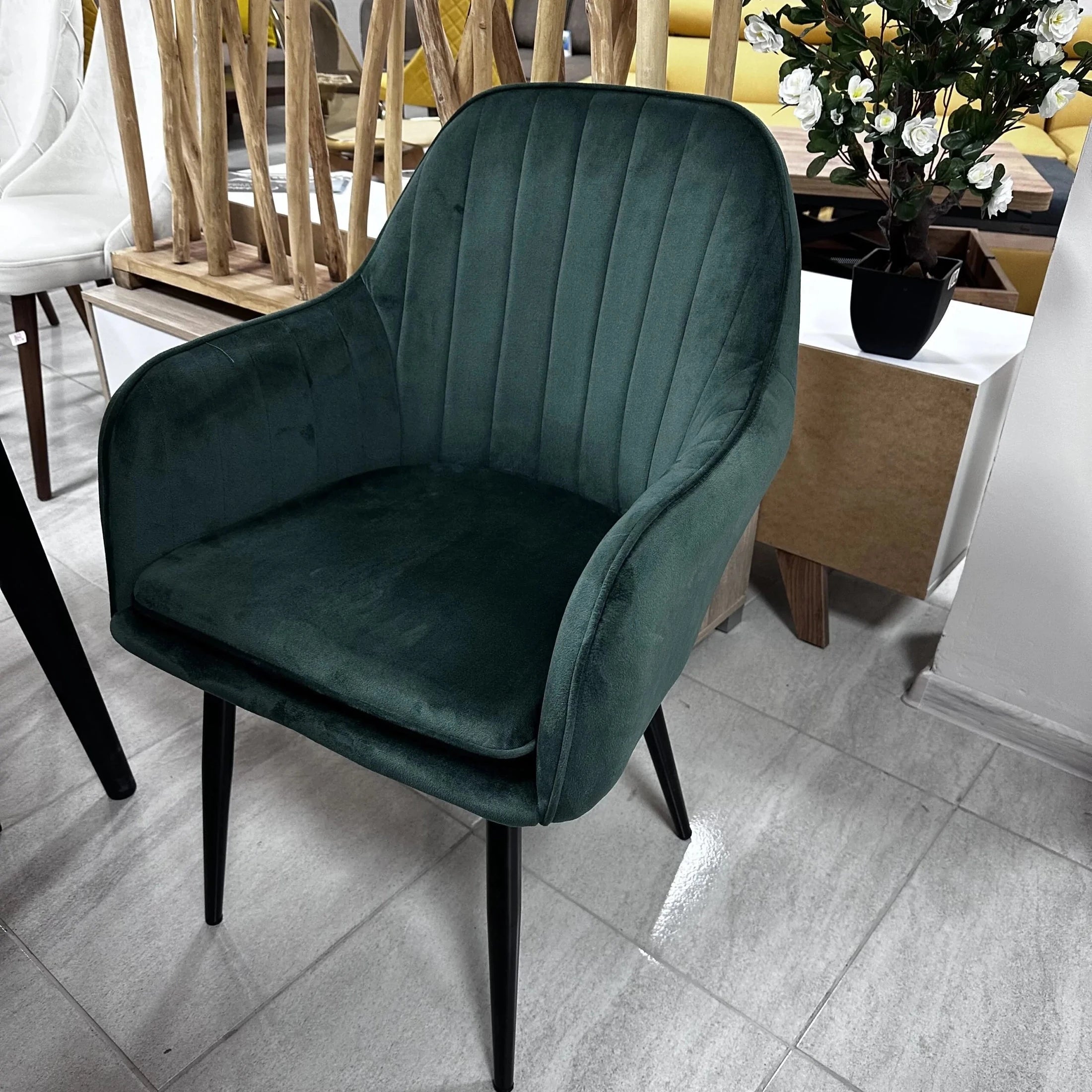 Трапезен стол ВМ313 -зелено кадифе