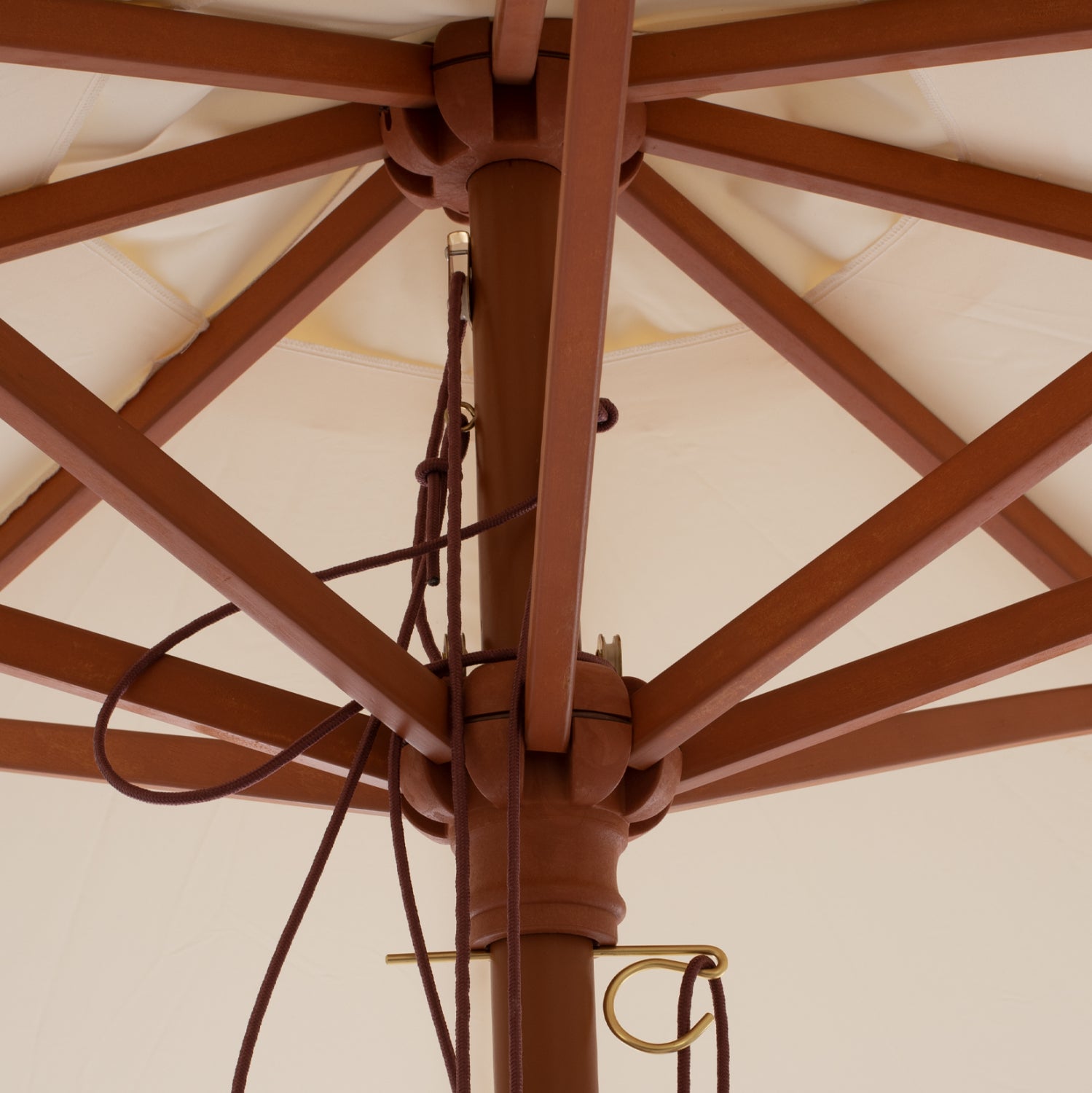 Чадър професионален Wagner дървена рамка-бежов цвят Φ3X2.50см