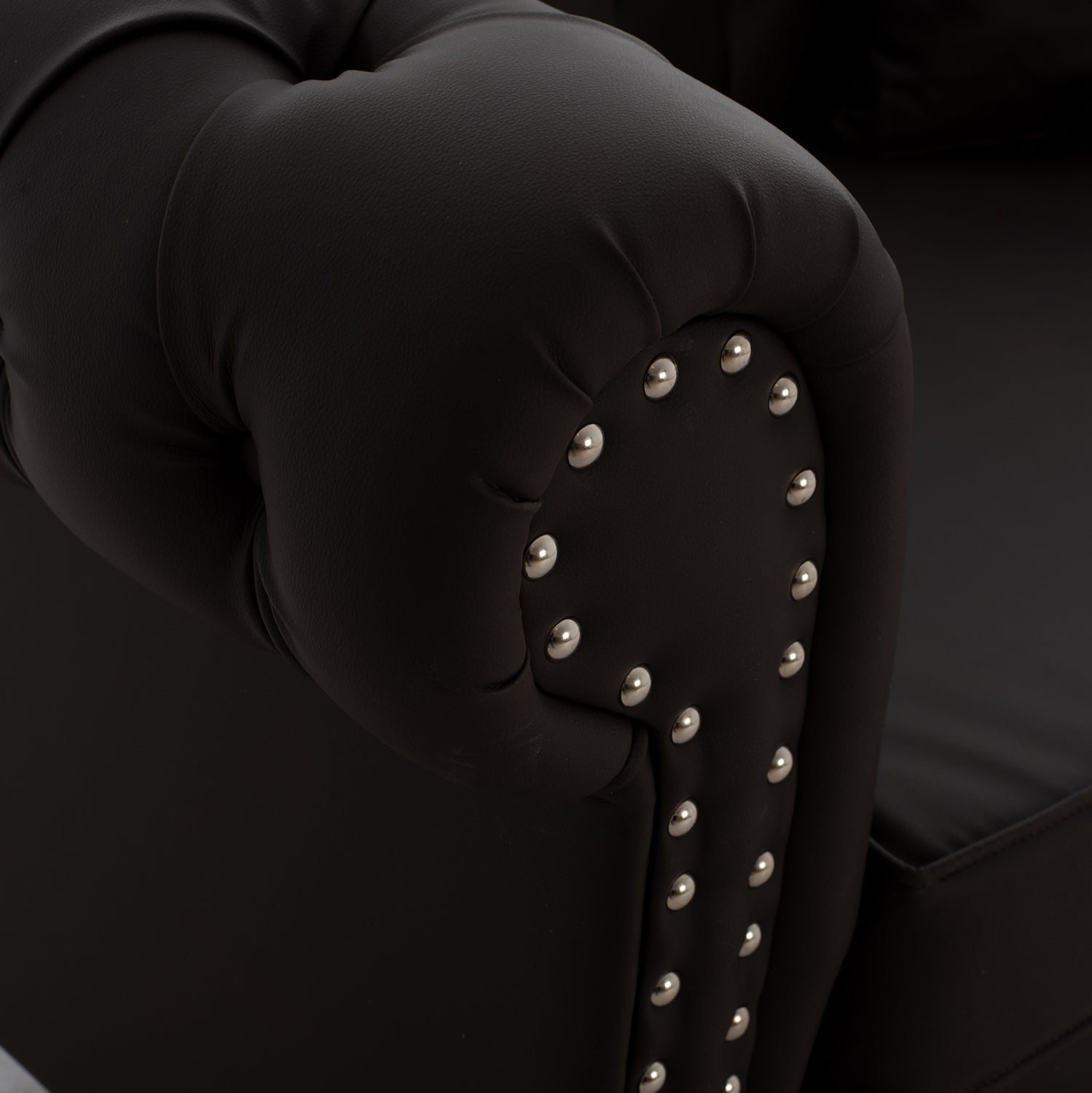 Диван честърфилдеко кожа в черен цвят