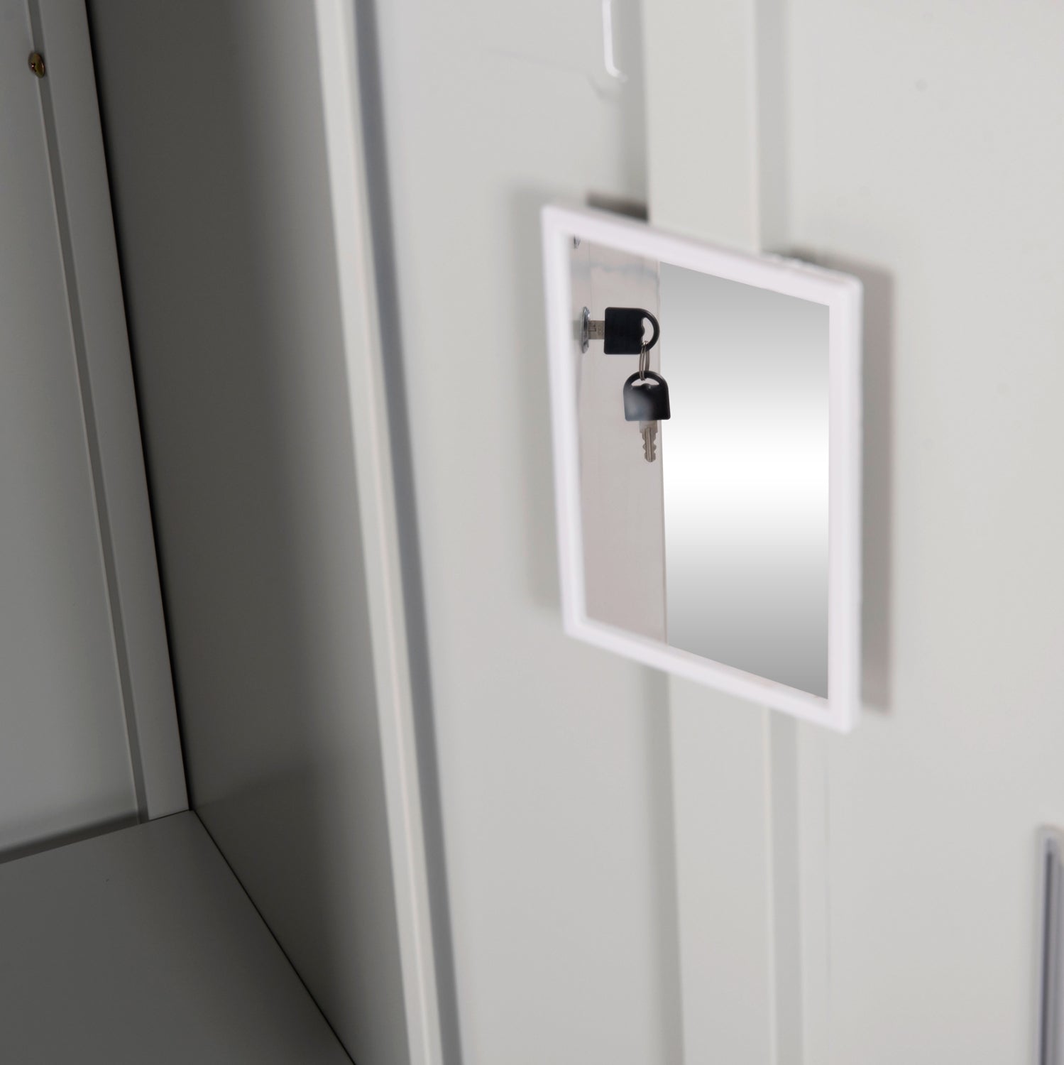 Метален шкаф BRAILA сив цвят 90x45x185 см