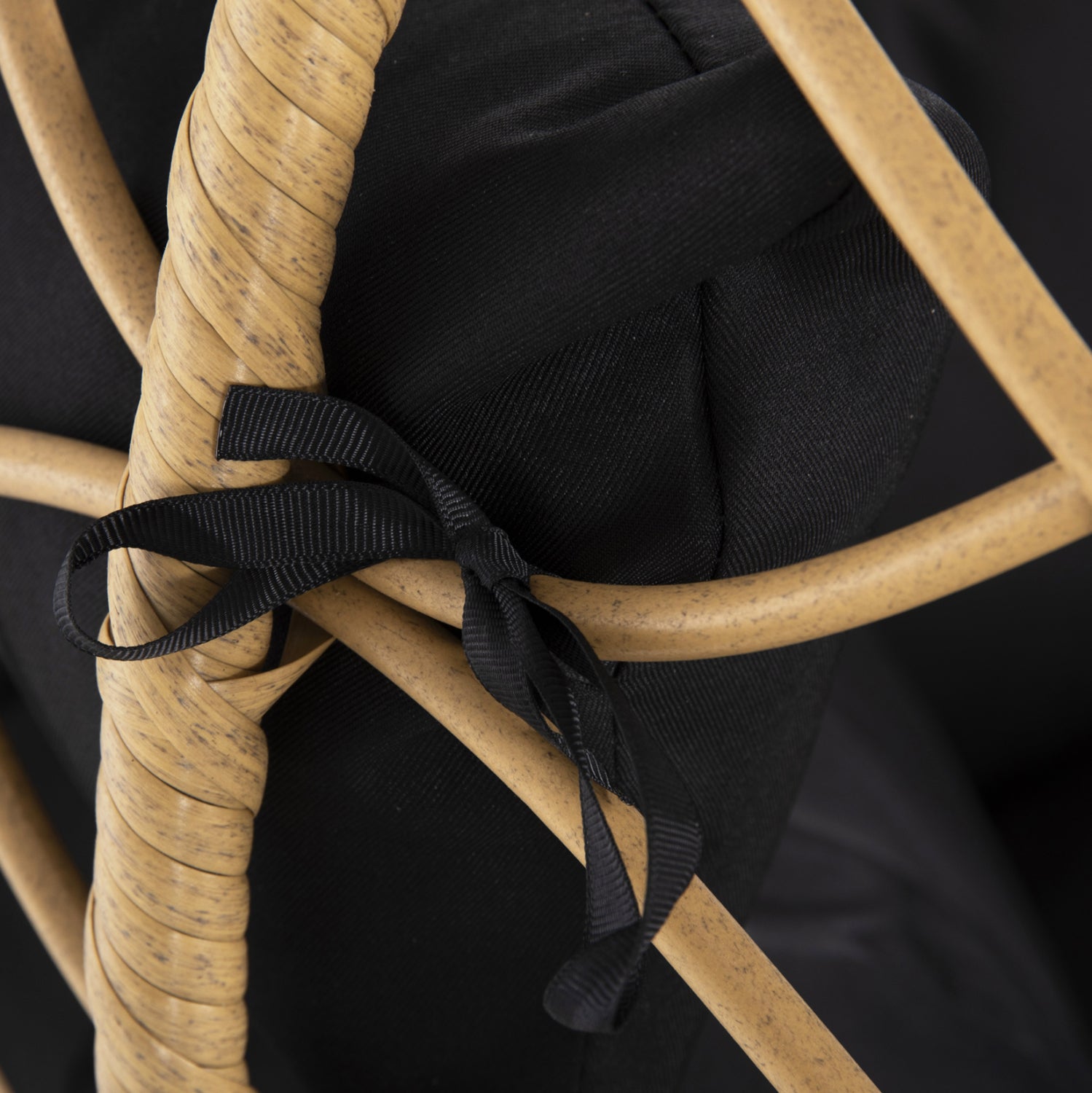 Градинска люлка с подложка за крака GRACIE бежово--сиво, метална рамка φ104x200см