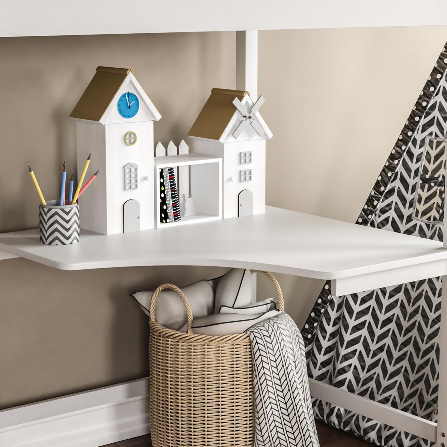 Легло  детско AKRON  бял цвят с бюро за матрак 90/190см