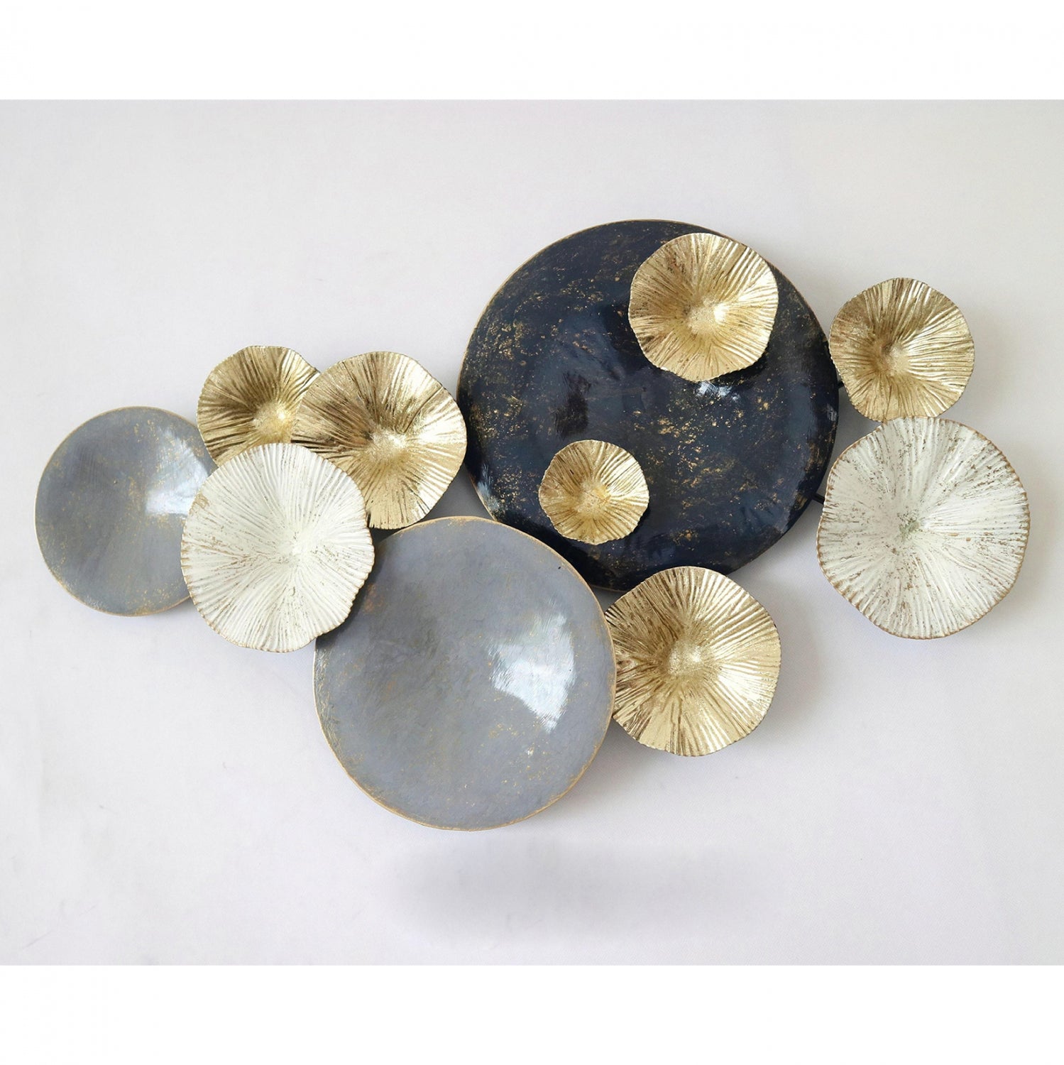 Метална стенна декорация сиво/златисто 66x6x38