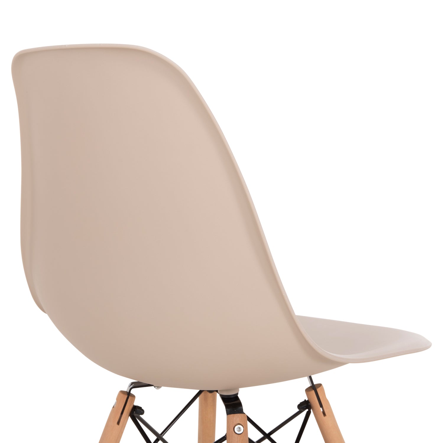 Трапезен стол Иви с дървени крака и седалка от pp-капучино 46x50x82см