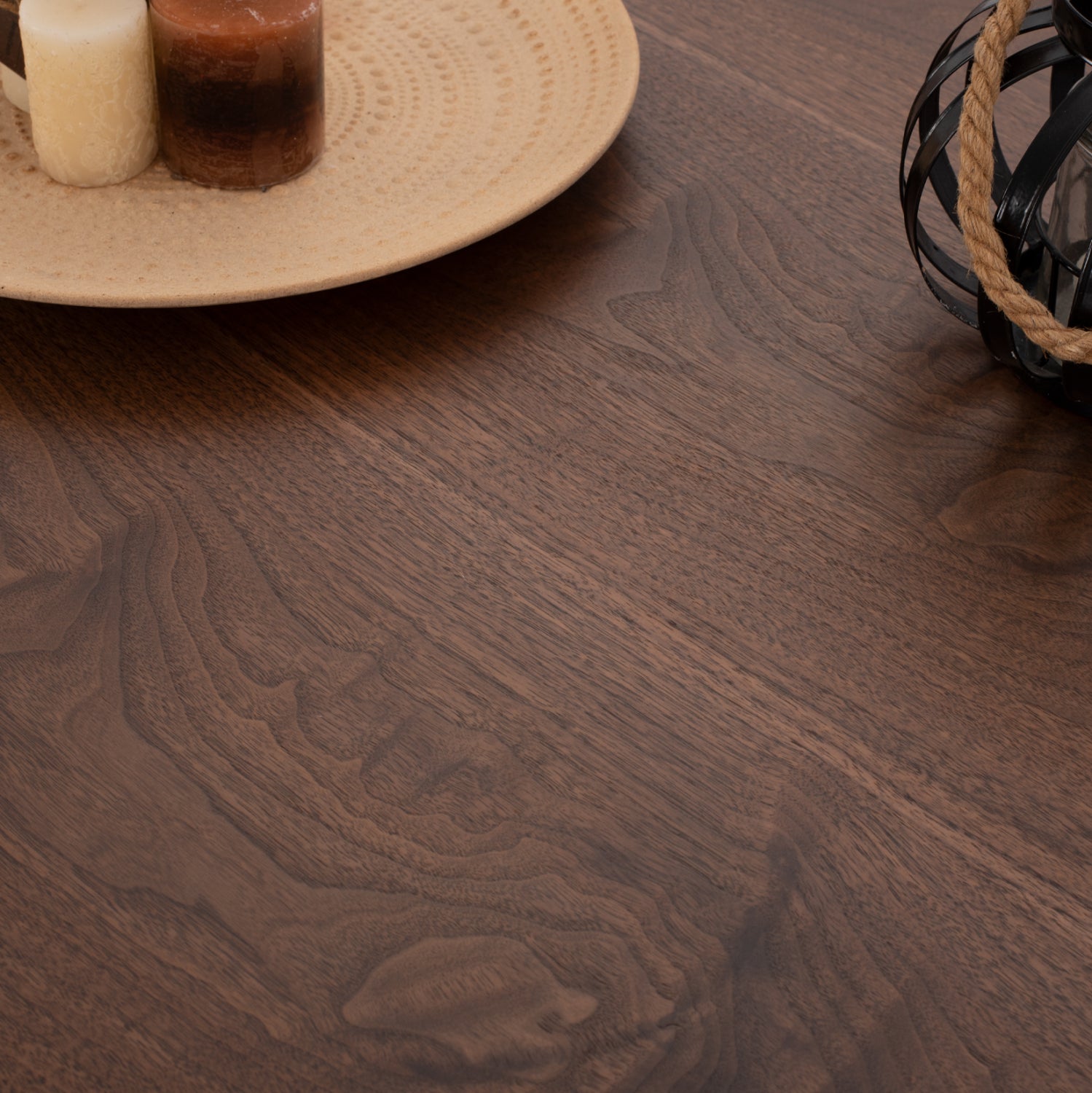 Трапезна маса Sari с покритие на орех в стил рустик 180x90x75cm.