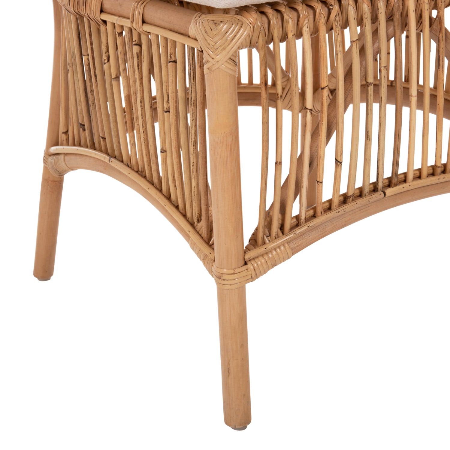 Ратанов стол Талин с естествен ратан и възглавница в бяло, 53x58x91см