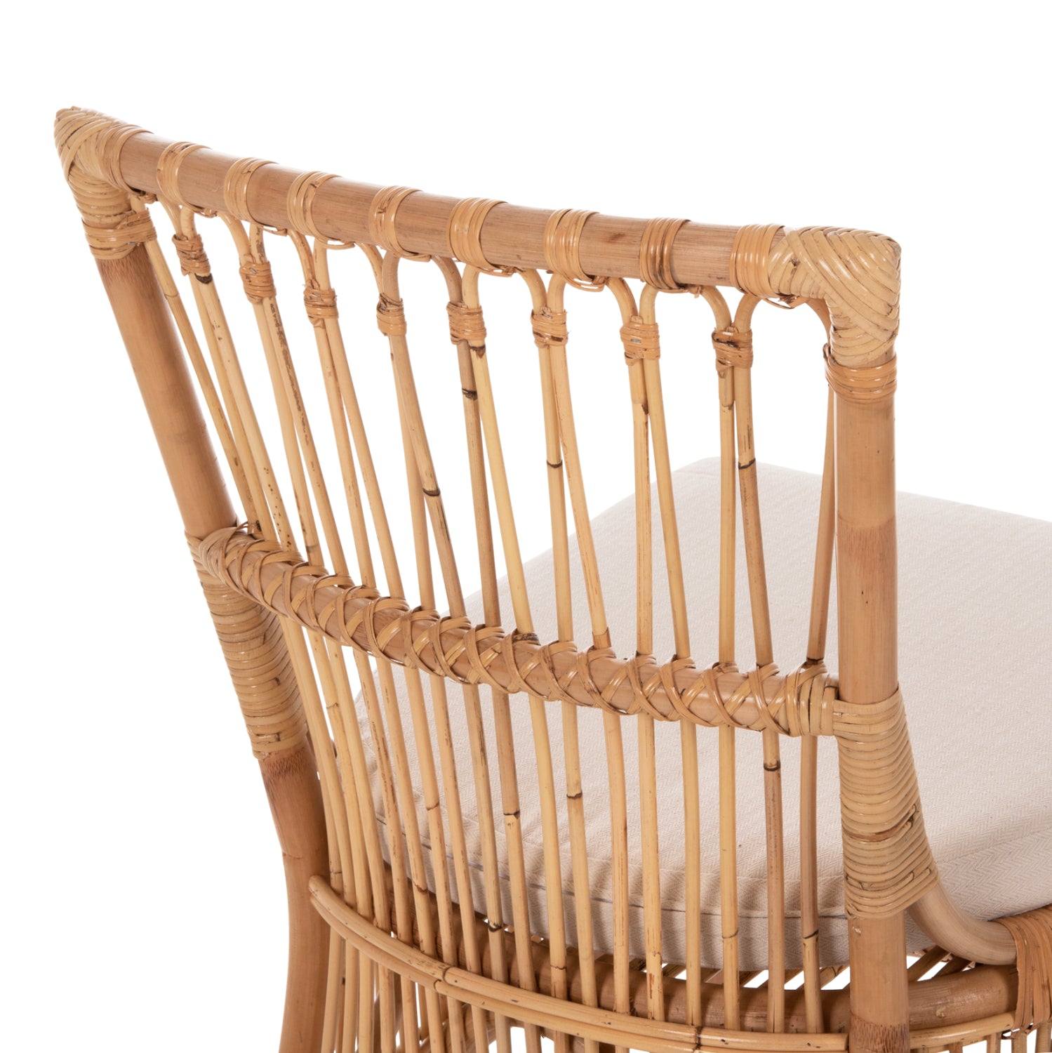 Ратанов стол Талин с естествен ратан и възглавница в бяло, 53x58x91см