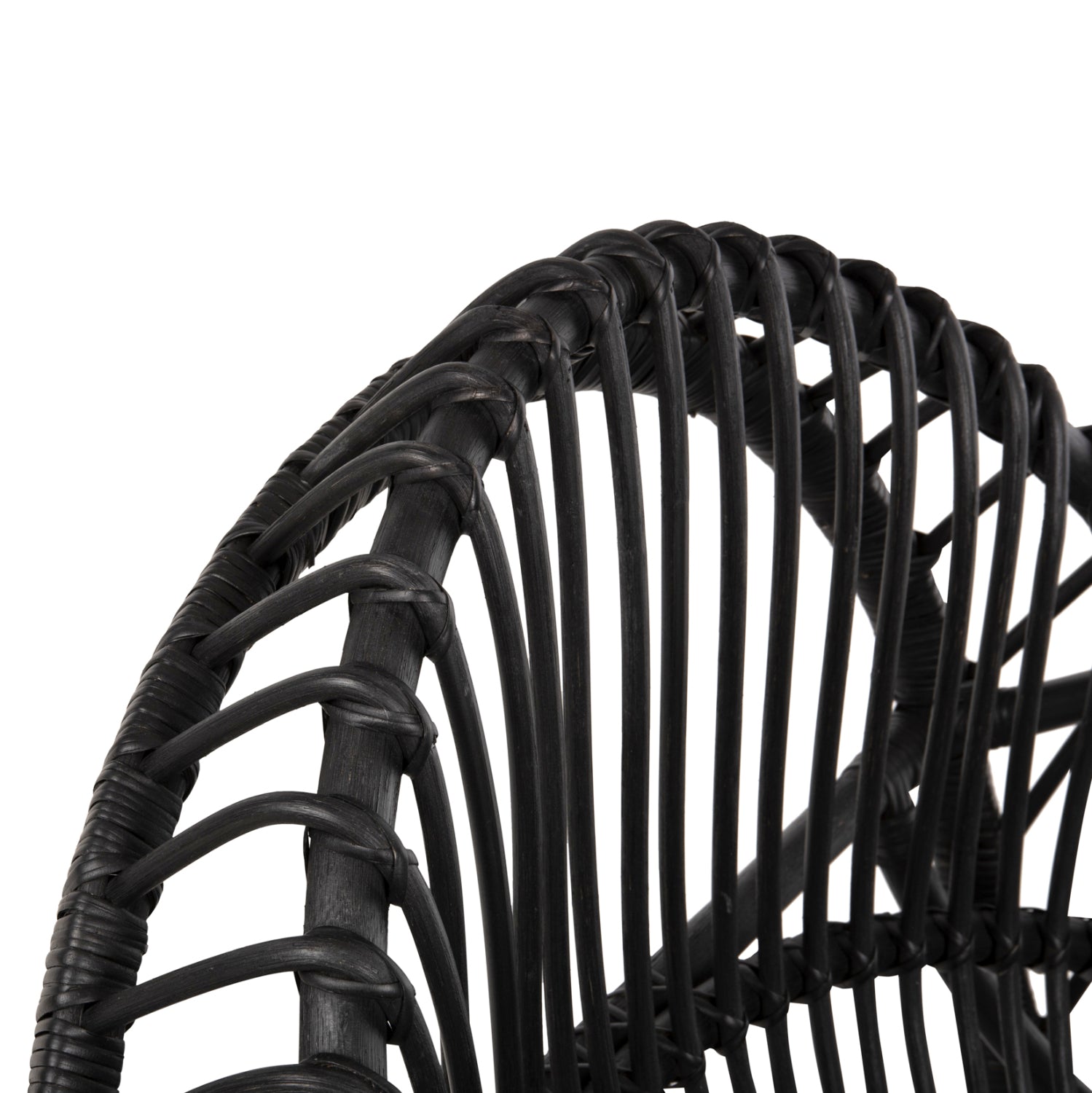 Фотьойл Ентрой черен цвят ратан с възглавница 80x97x85