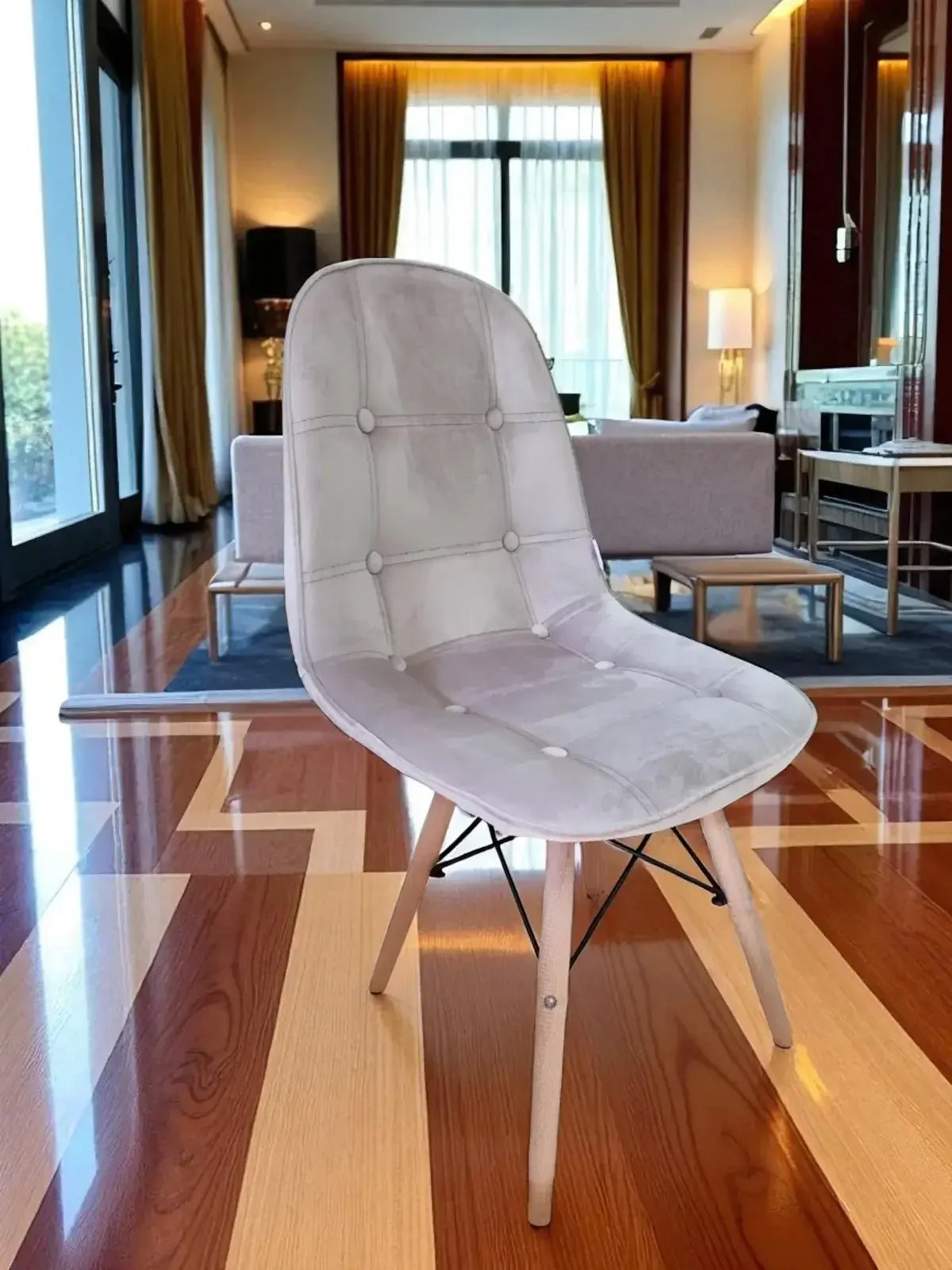 Трапезен стол Таня бежаво кадифе