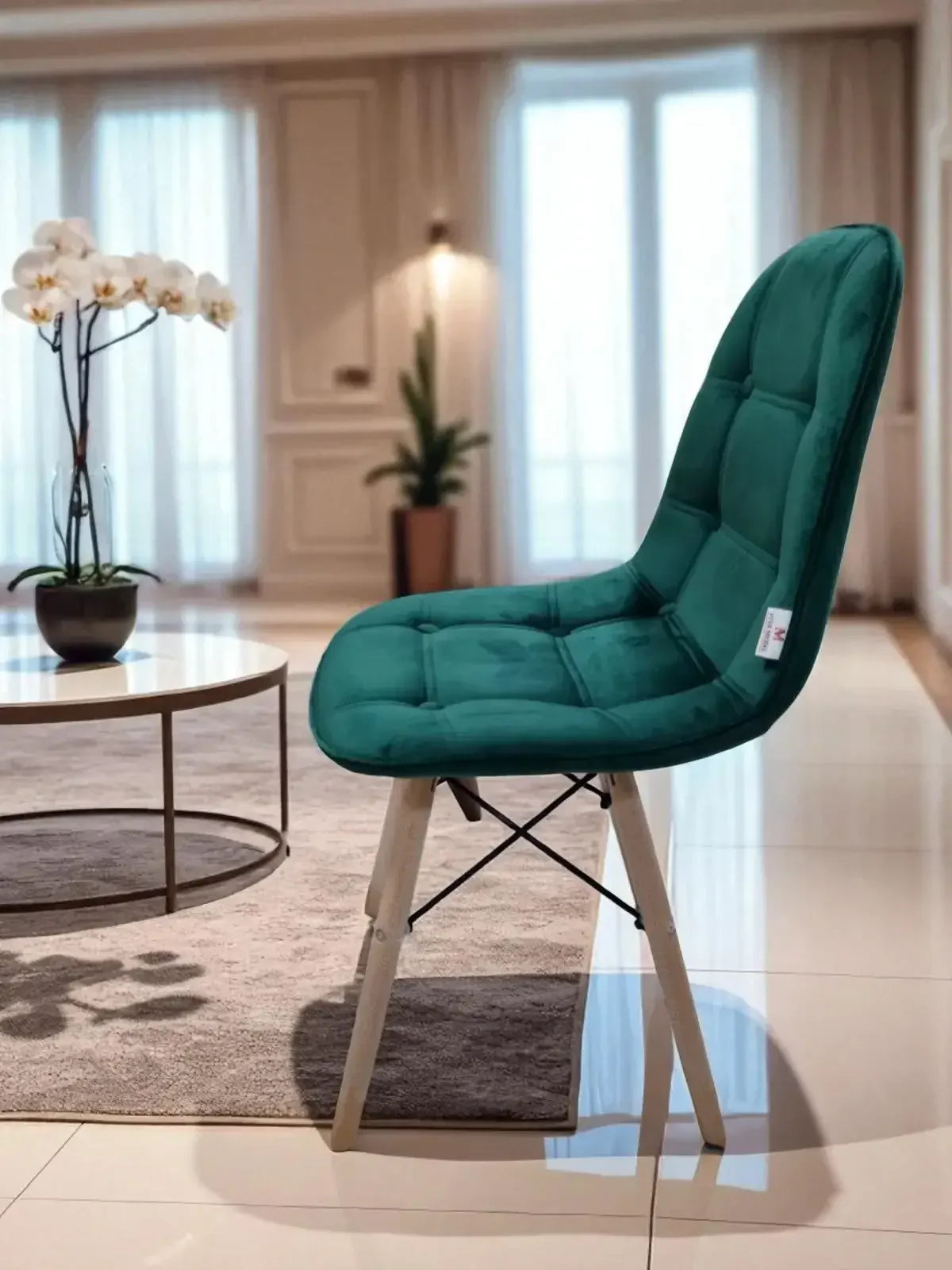 Трапезен стол Таня Бежаво кадифе