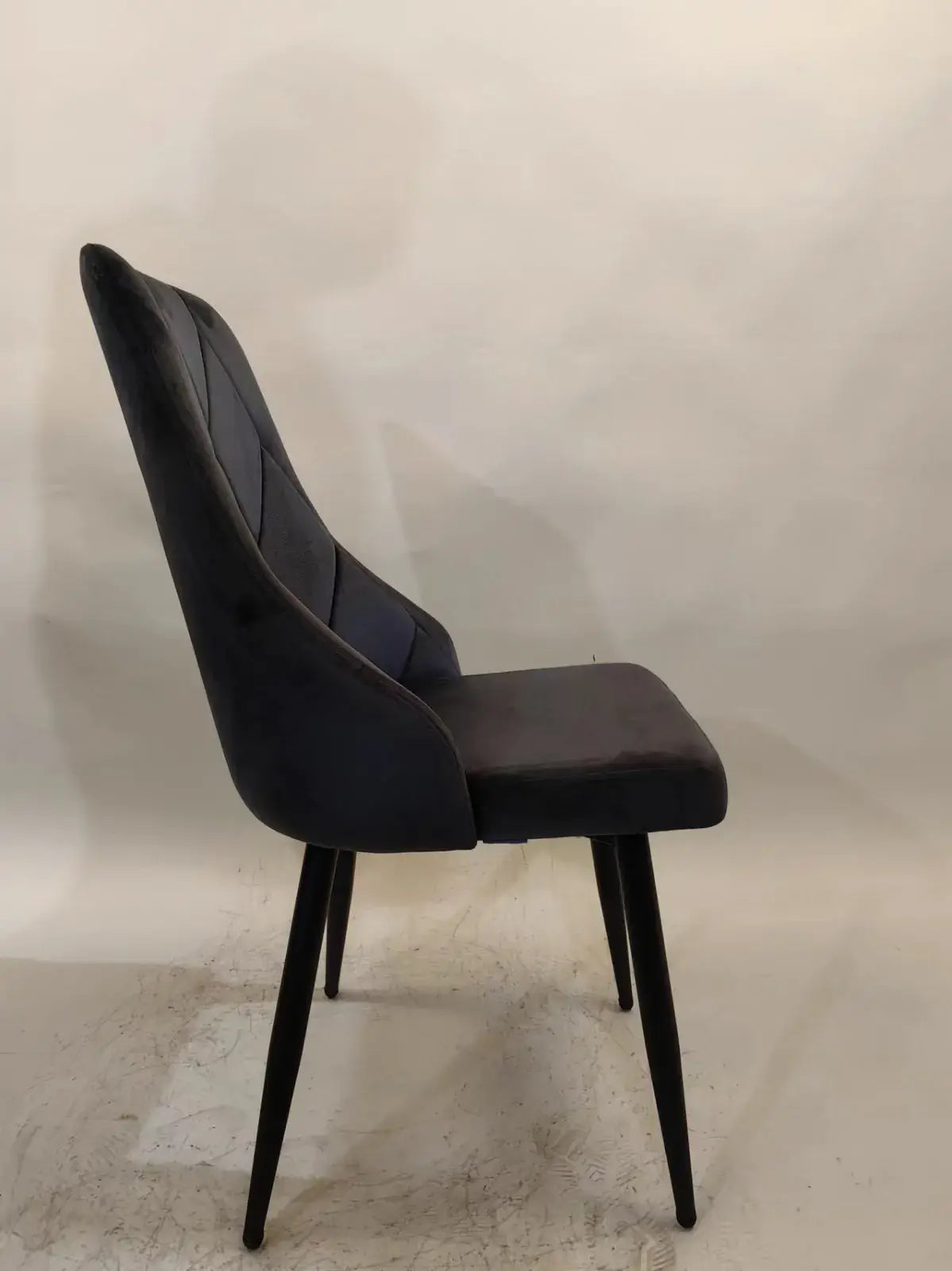 Трапезен стол Верту тъмносив цвят кадифе