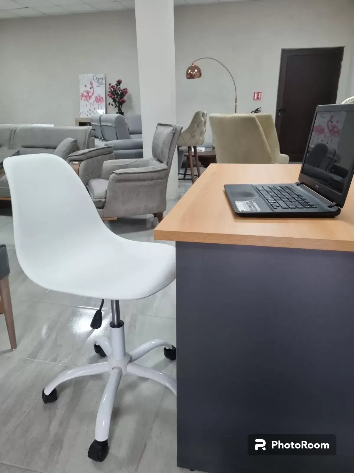 Офис стол Иви бял полипропилен