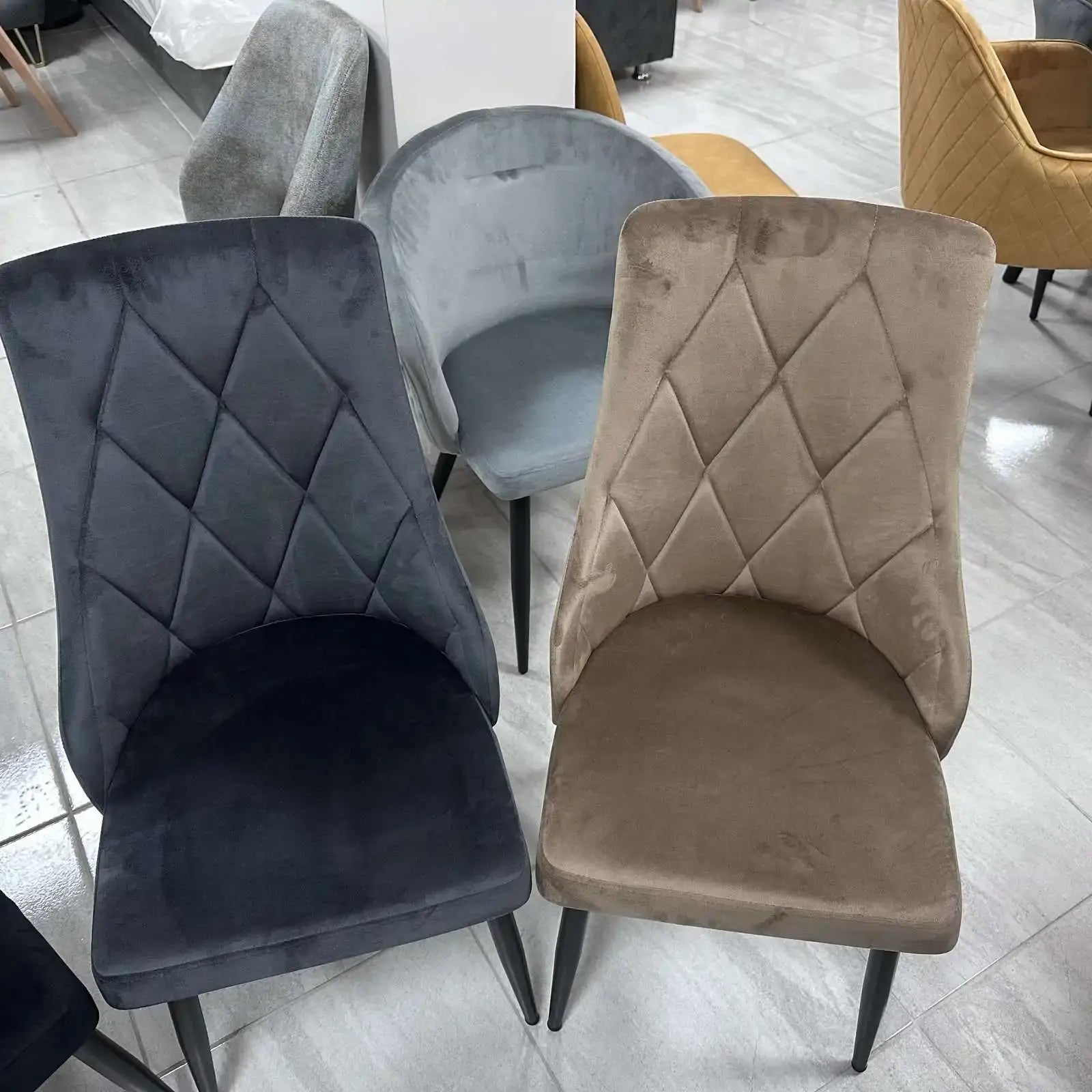 Трапезен стол Верту тъмносив цвят кадифе