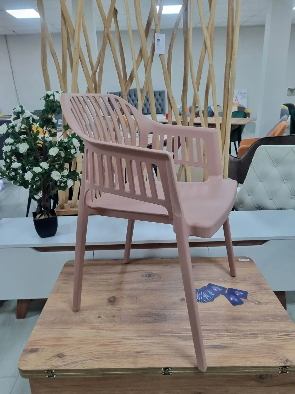 Стол Лукас полипропилен капучино 3=4