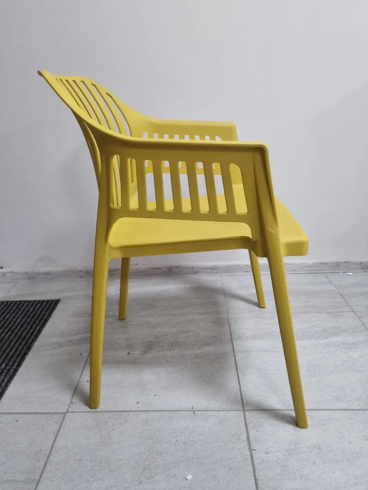 Стол Лукас полипропилен-горчица