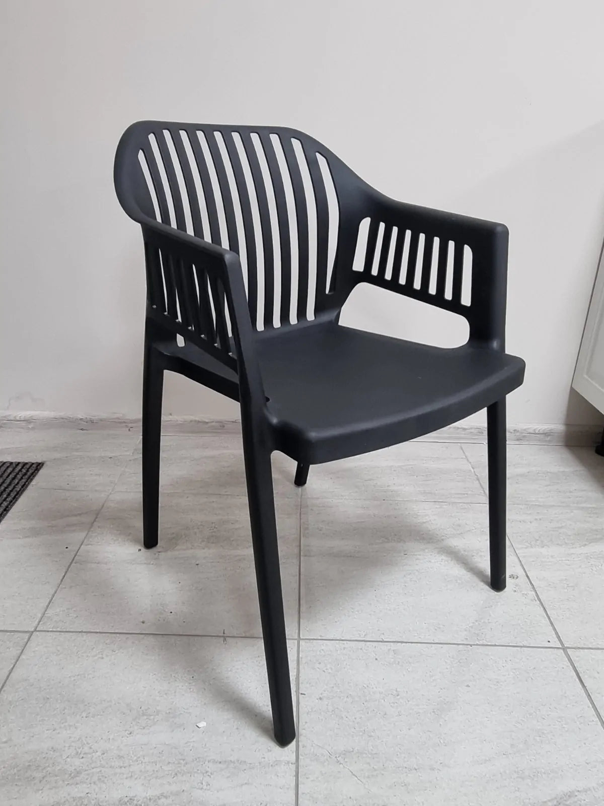 Стол Лукас полипропилен-черен 3=4