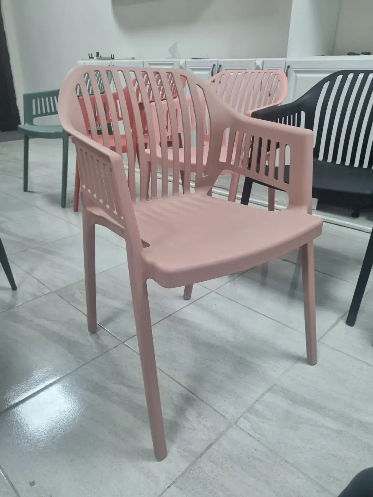 Стол Лукас полипропилен-розов цвят 3=4