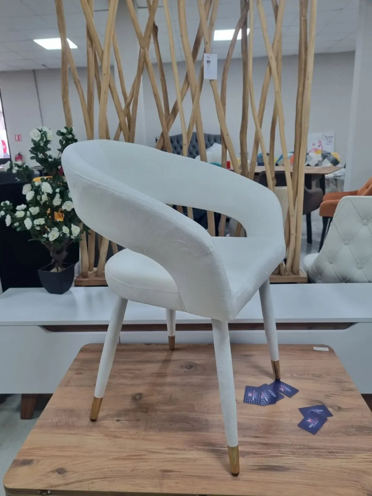 Трапезен стол Бени бял цвят кадифе