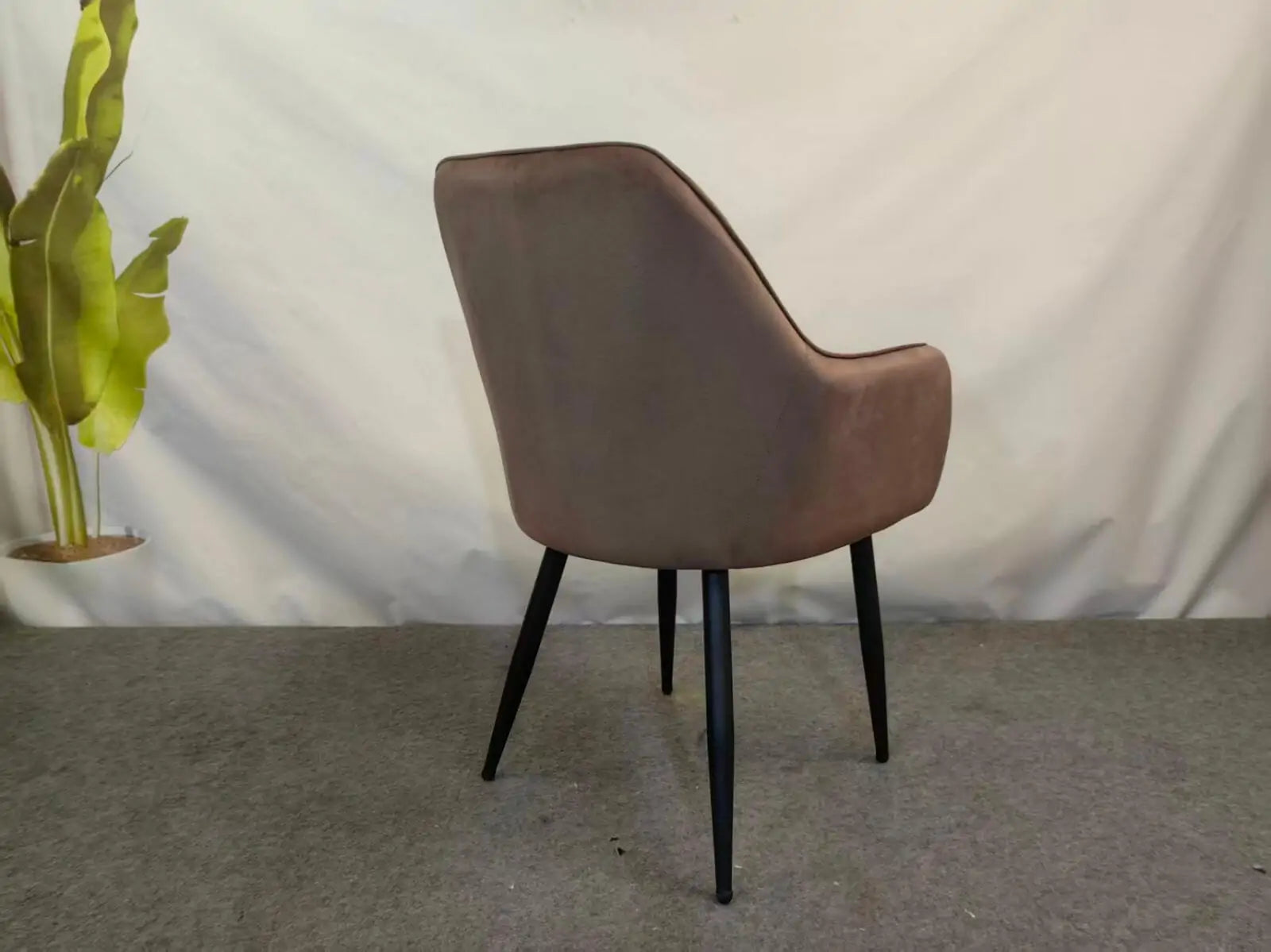 Трапезен стол ВМ313 – кадифе кафяв цвят