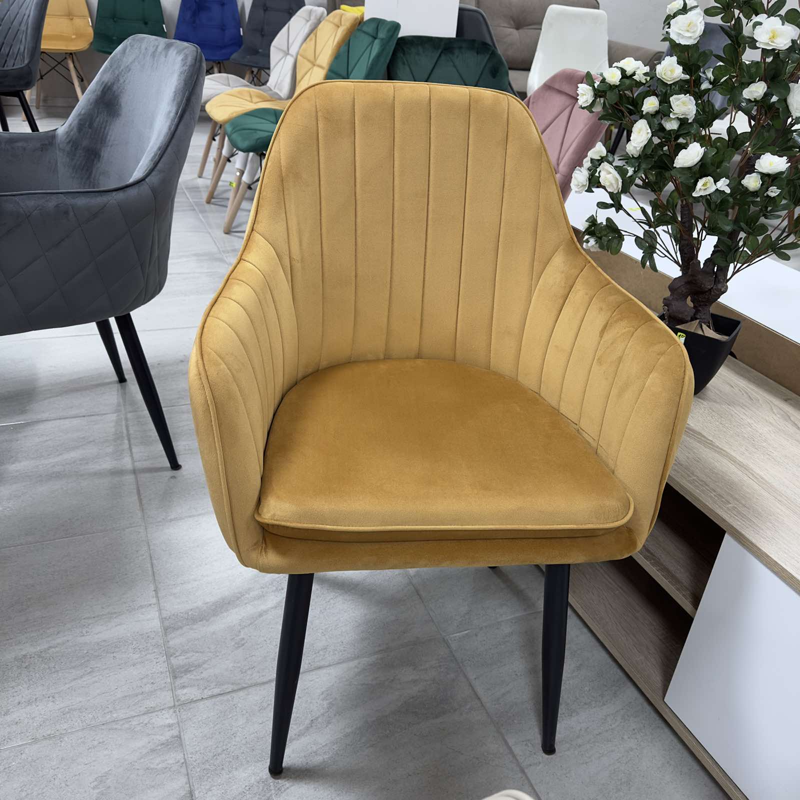 Трапезен стол ВМ313 – кадифе цвят старо злато Комплект 4 броя