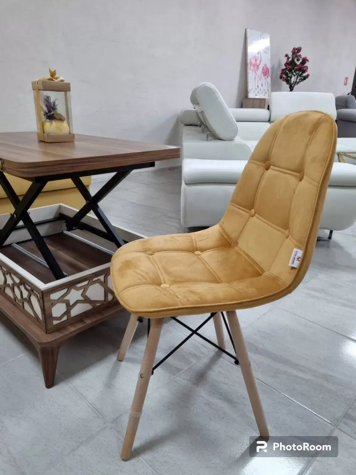 Трапезен стол Таня бежово кадифе