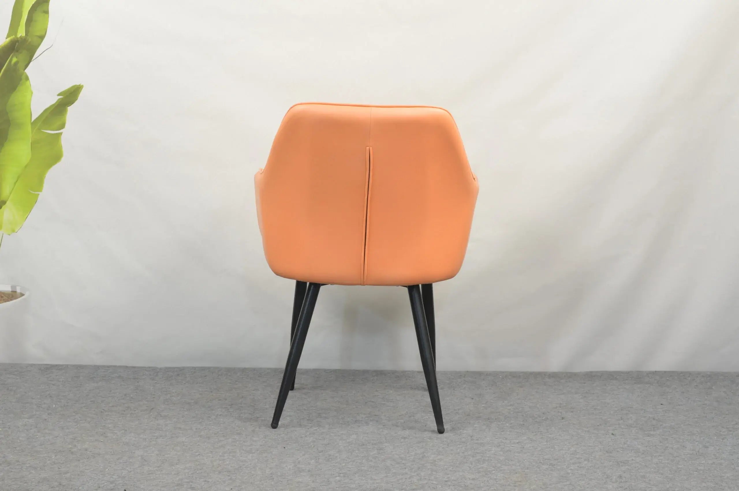 Трапезен стол Деко модерен текстил в пастелно оранжев цвят