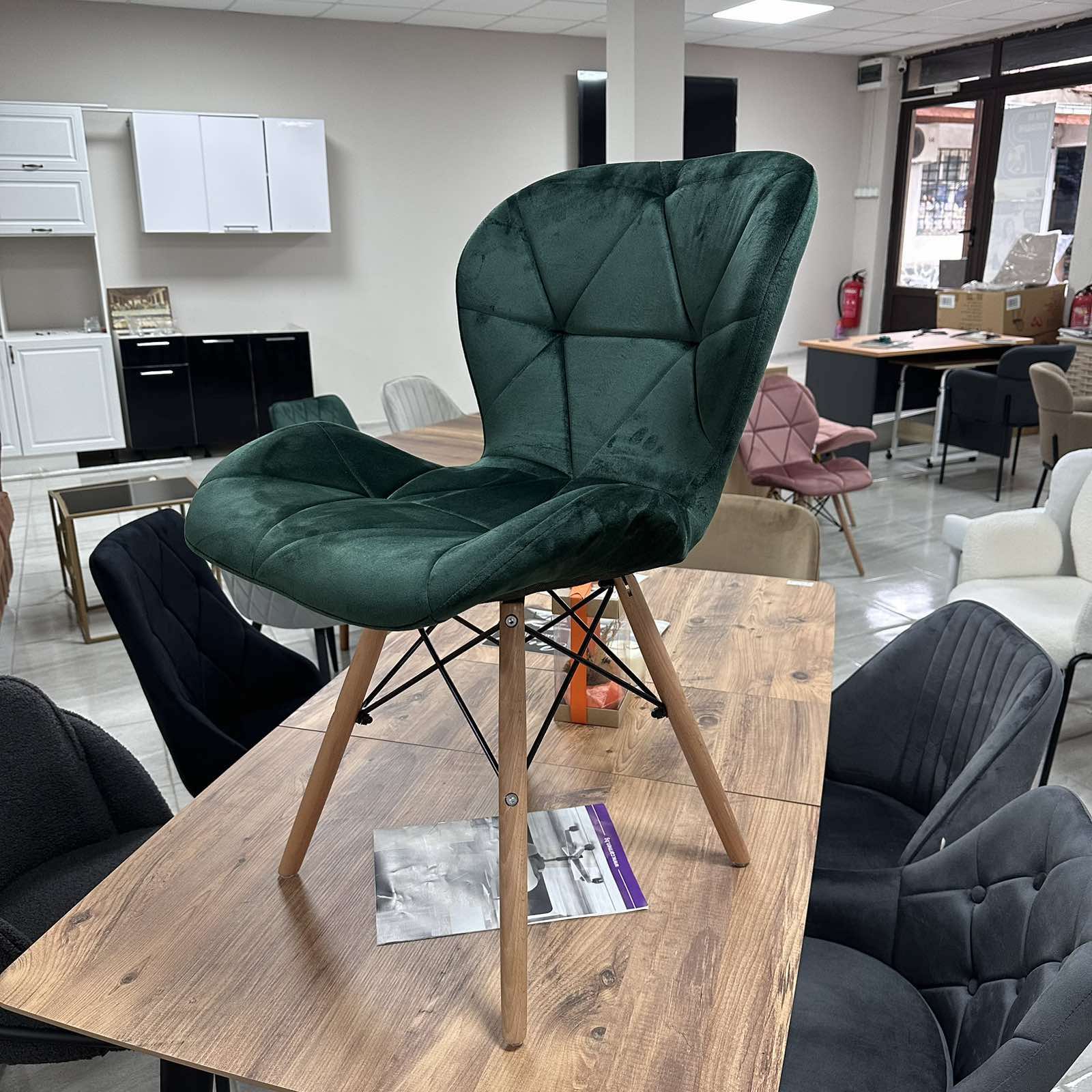 Трапезен стол Мелина зелено кадифе