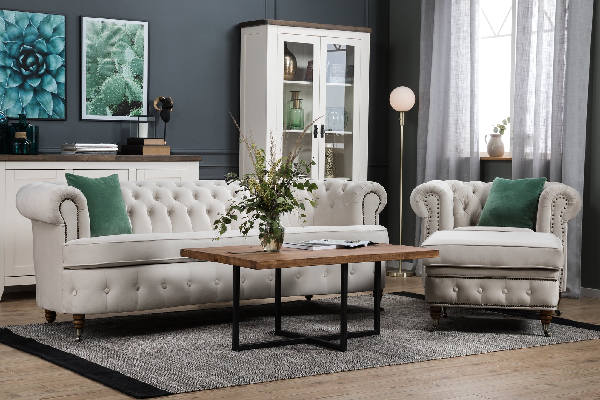 Диван Chestefield Lux – триместно, извито, бежово 	230 × 86 × 80 см