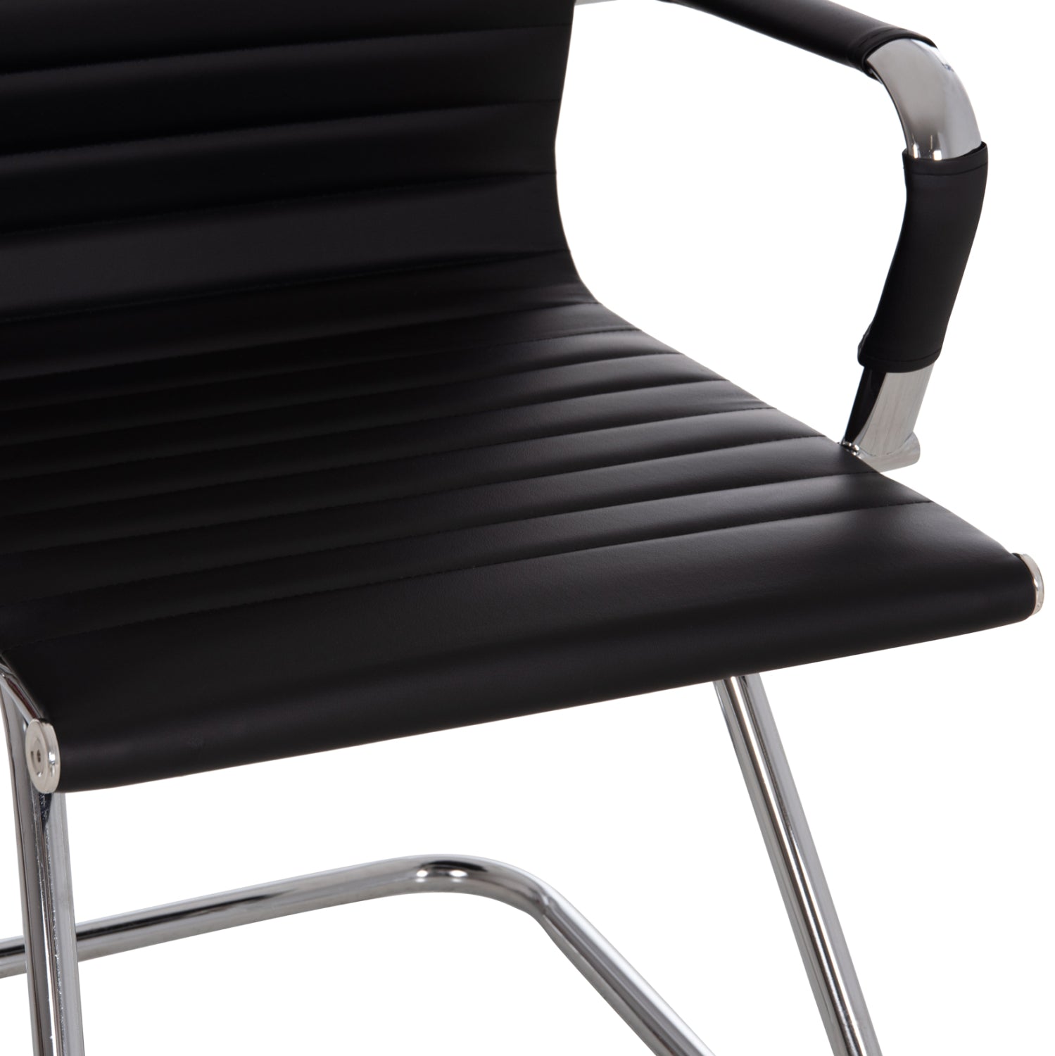 Посетителски стол  BOSS с подлакътник черен PU 54x56x87см.