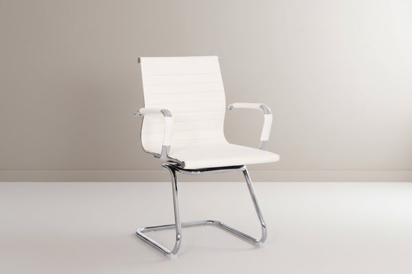Посетителски стол  BOSS с подлакътници  /бял PU 54x56x87см.