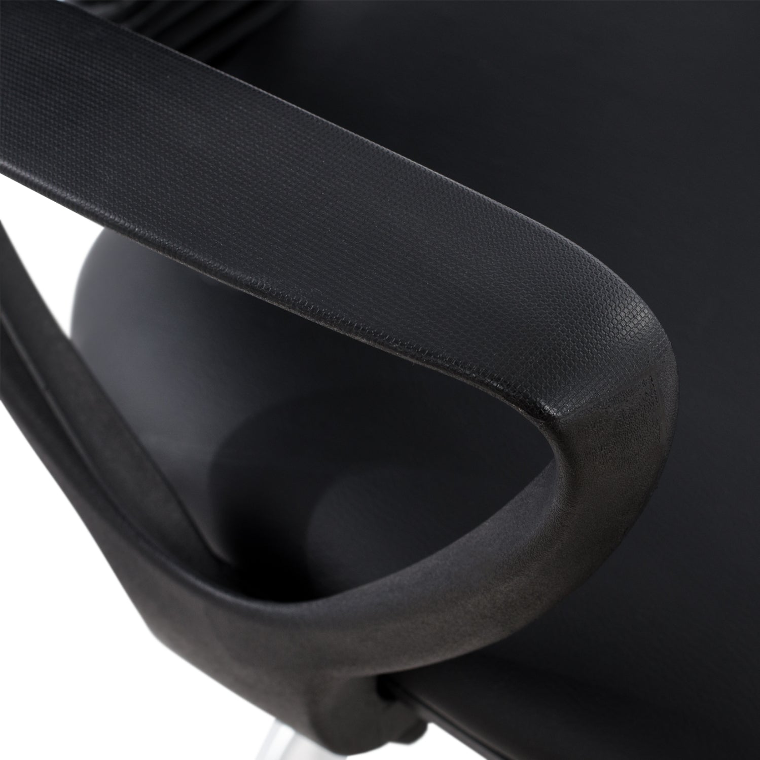 Офис стол  IVERN 56,5x60x136см черна еко кожа хром крак 64x55x112-120