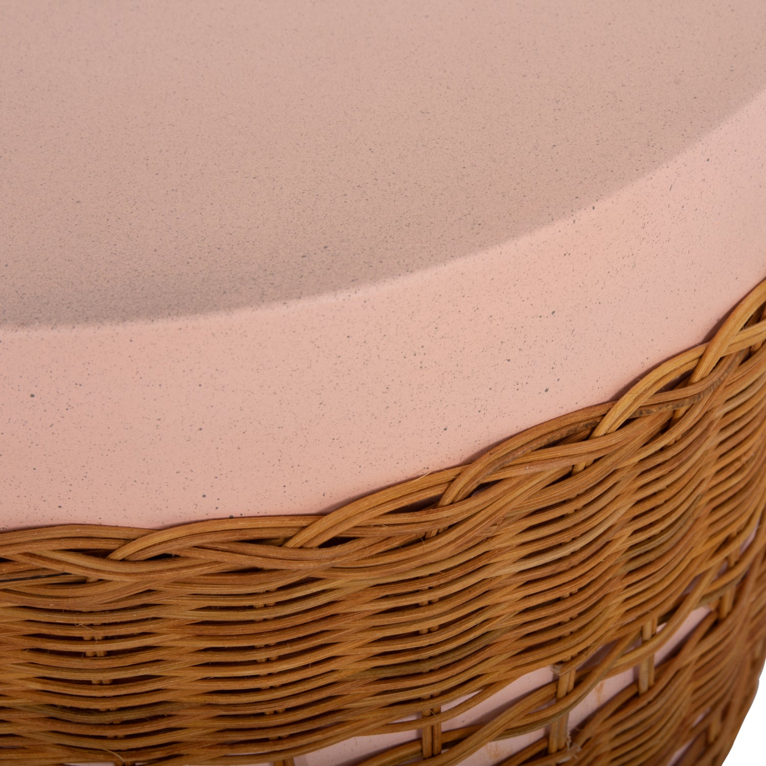 Помощна маса  VILHENA фибро цимент розов-естествен ратан ф44,5х45см.