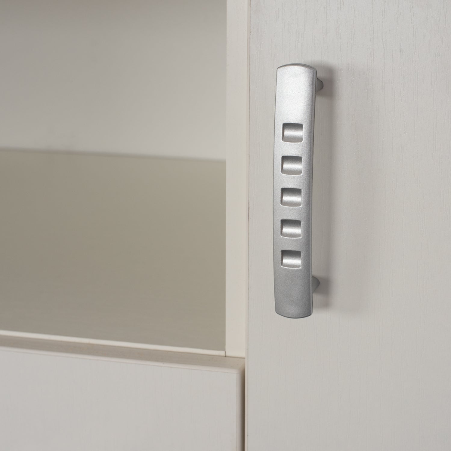 Бюфет ADLER  бял цвят -120x45x85см