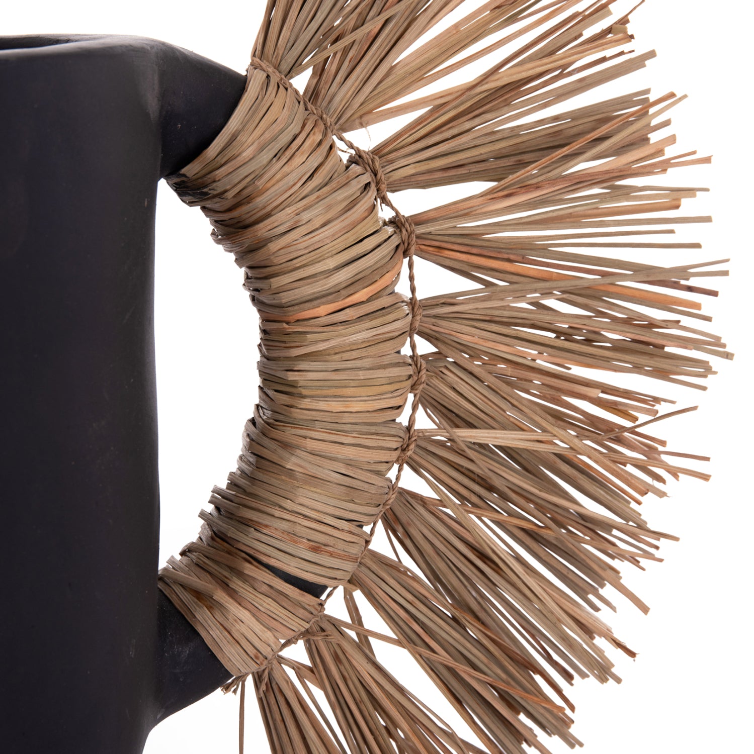 Декоративна ваза за настола alica черна теракота и трева -- 55x19x34см