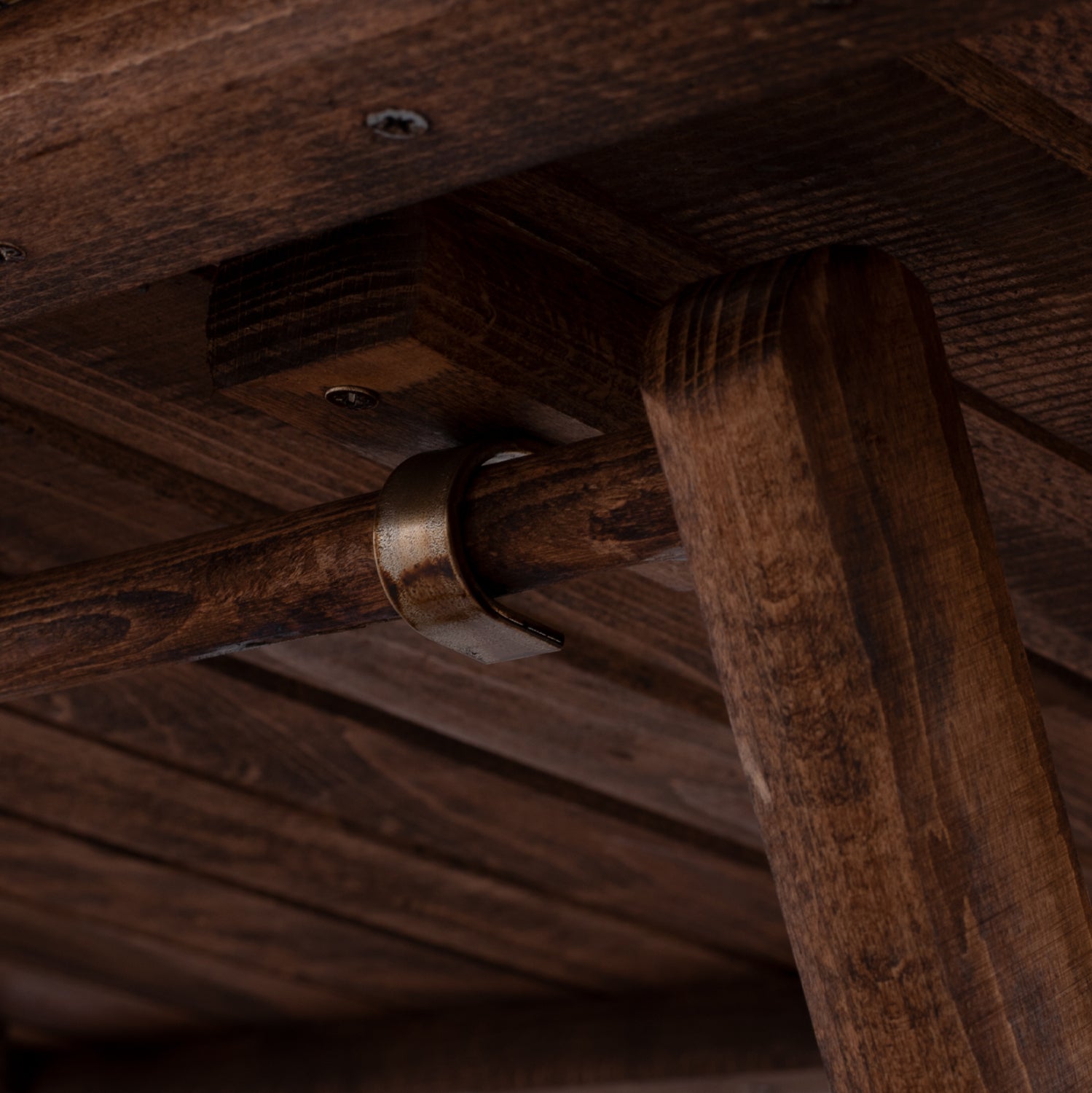 Сценична маса Lemnos, масивен бук,цвят орех, 100x60x75 см