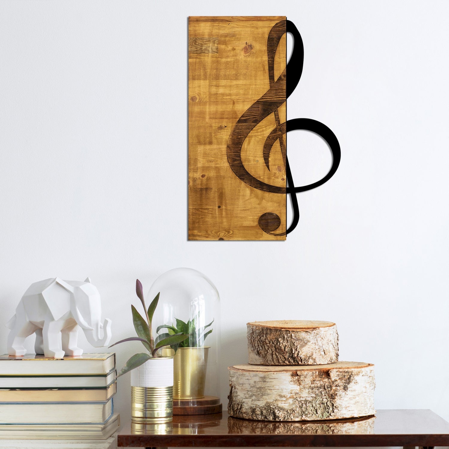 Дървена декорация за стена с черен метален ключ 39x58 cm.