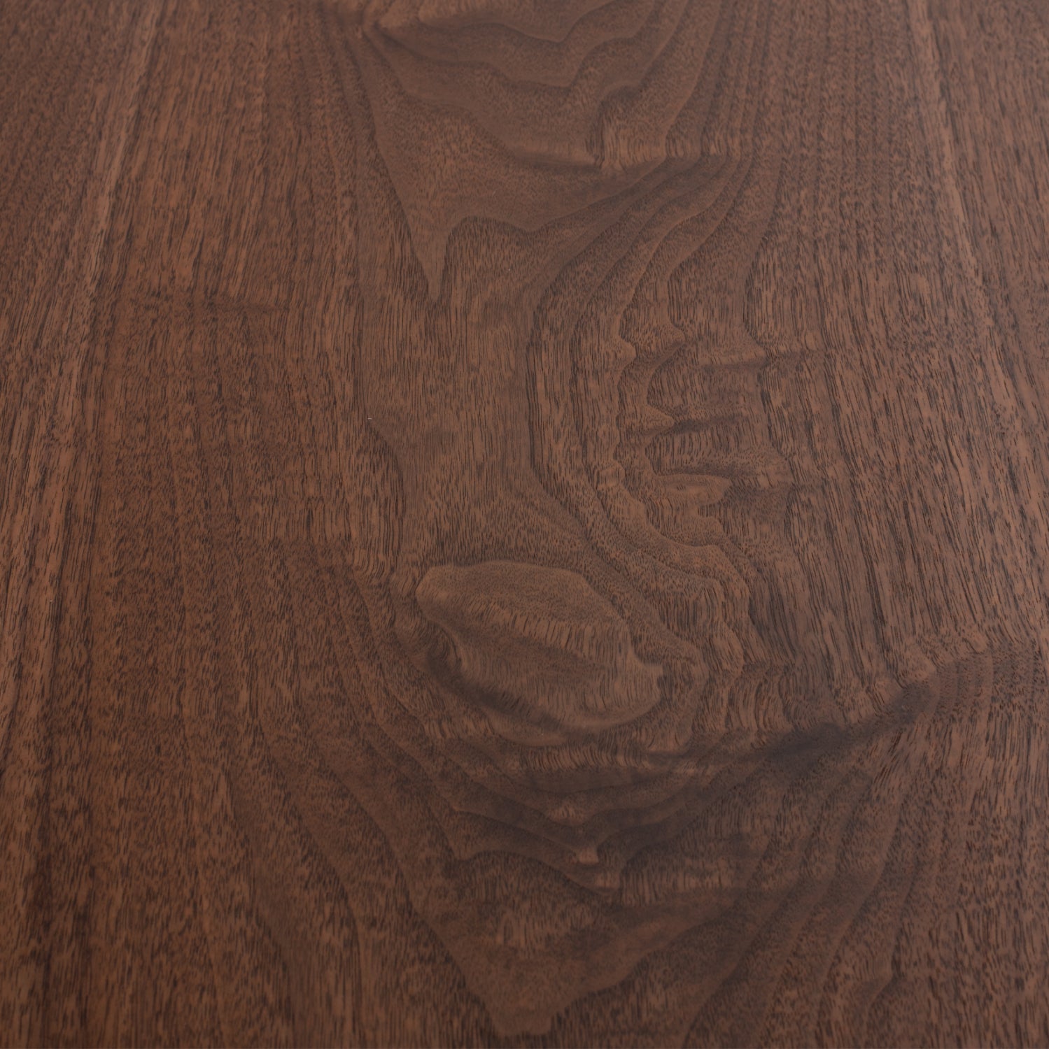 Трапезна маса Sari с покритие на орех в стил рустик 180x90x75cm.