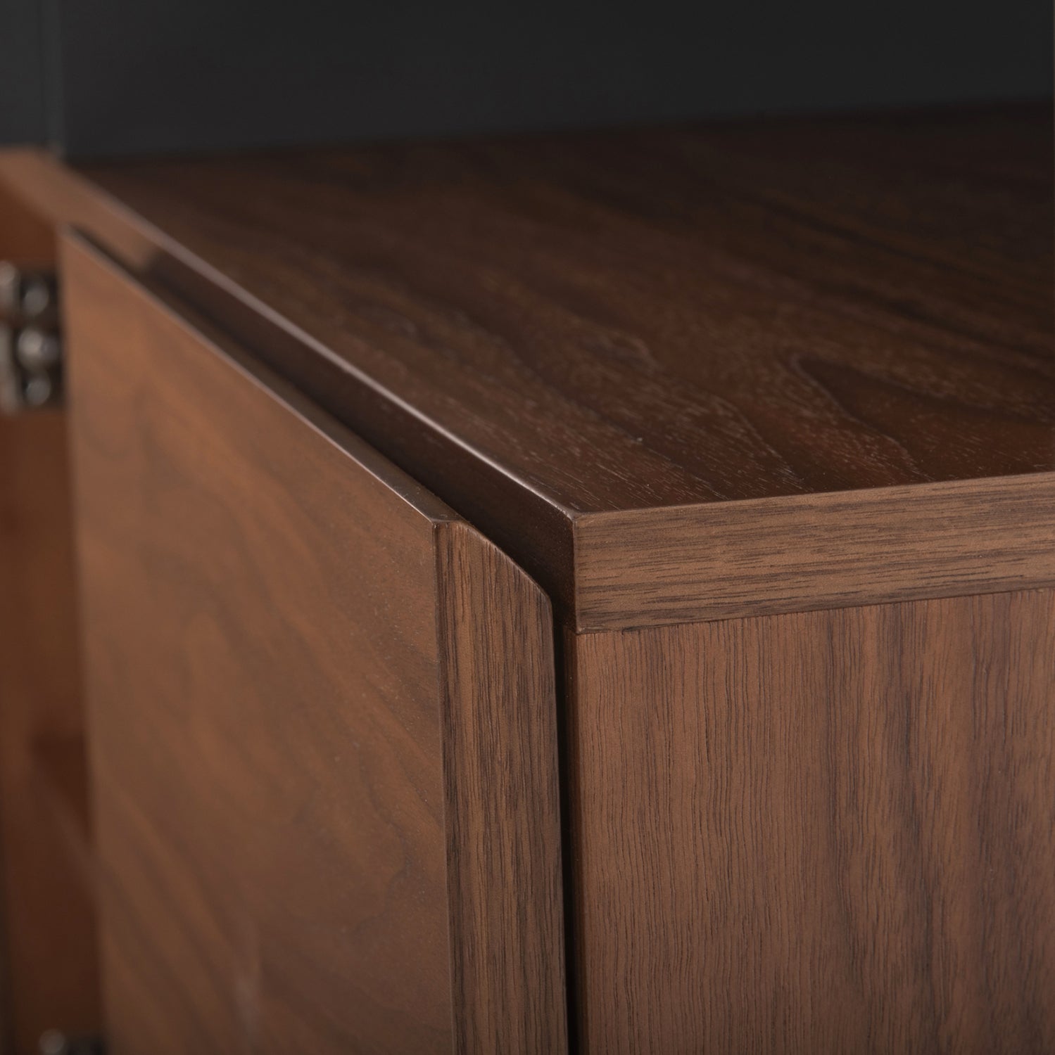 Бюфет PREDA цвят орех-тъмно сив 167x28-40x80