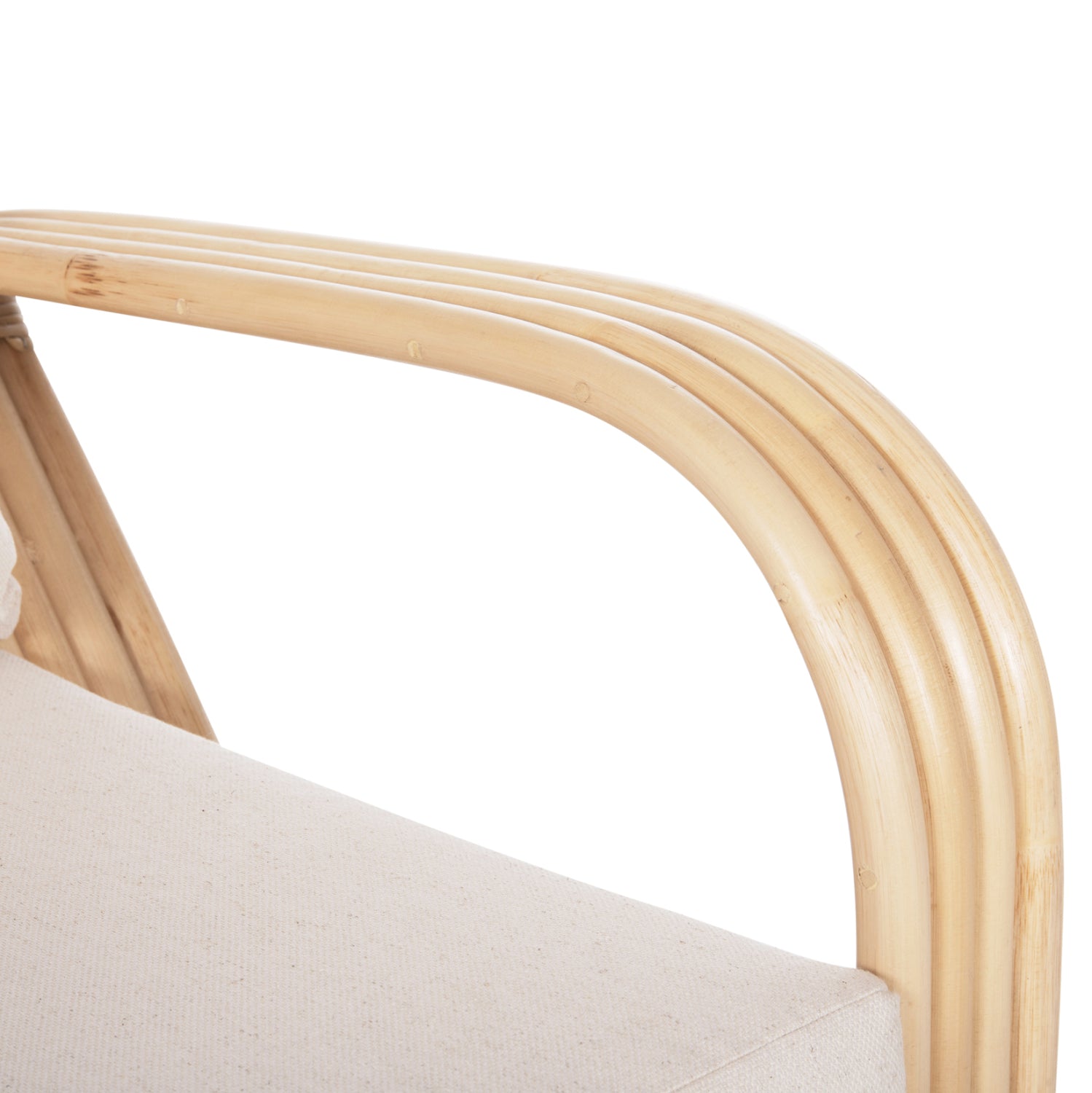 Фотьойл  BARONESS от естествен ратан и бели възглавници 81x90x92см.