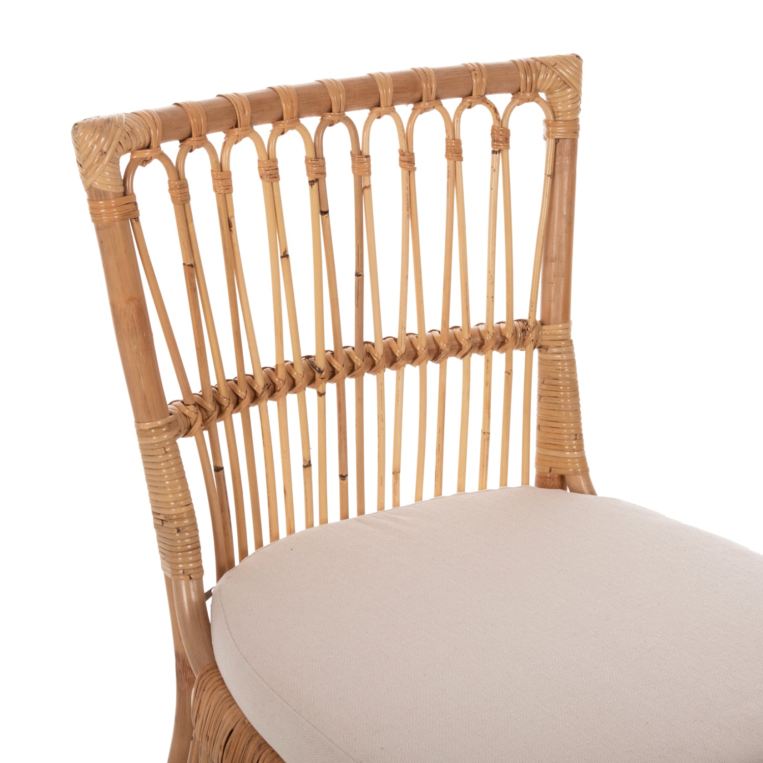 Ратанов стол Талин с естествен ратан и възглавница в бяло, 53x58x91см