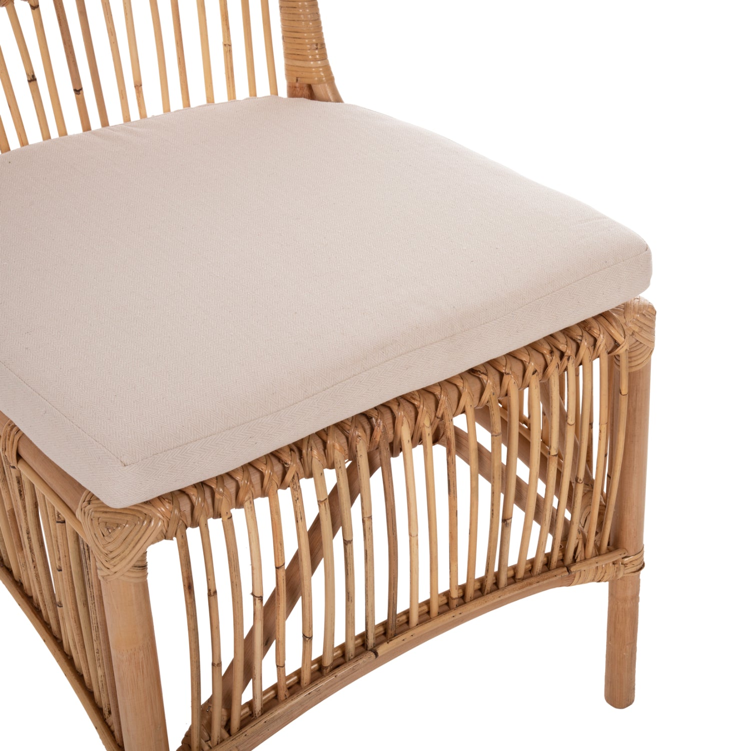 Ратанов стол Талин с естествен ратан и възглавница в бяло, 53x58x91см