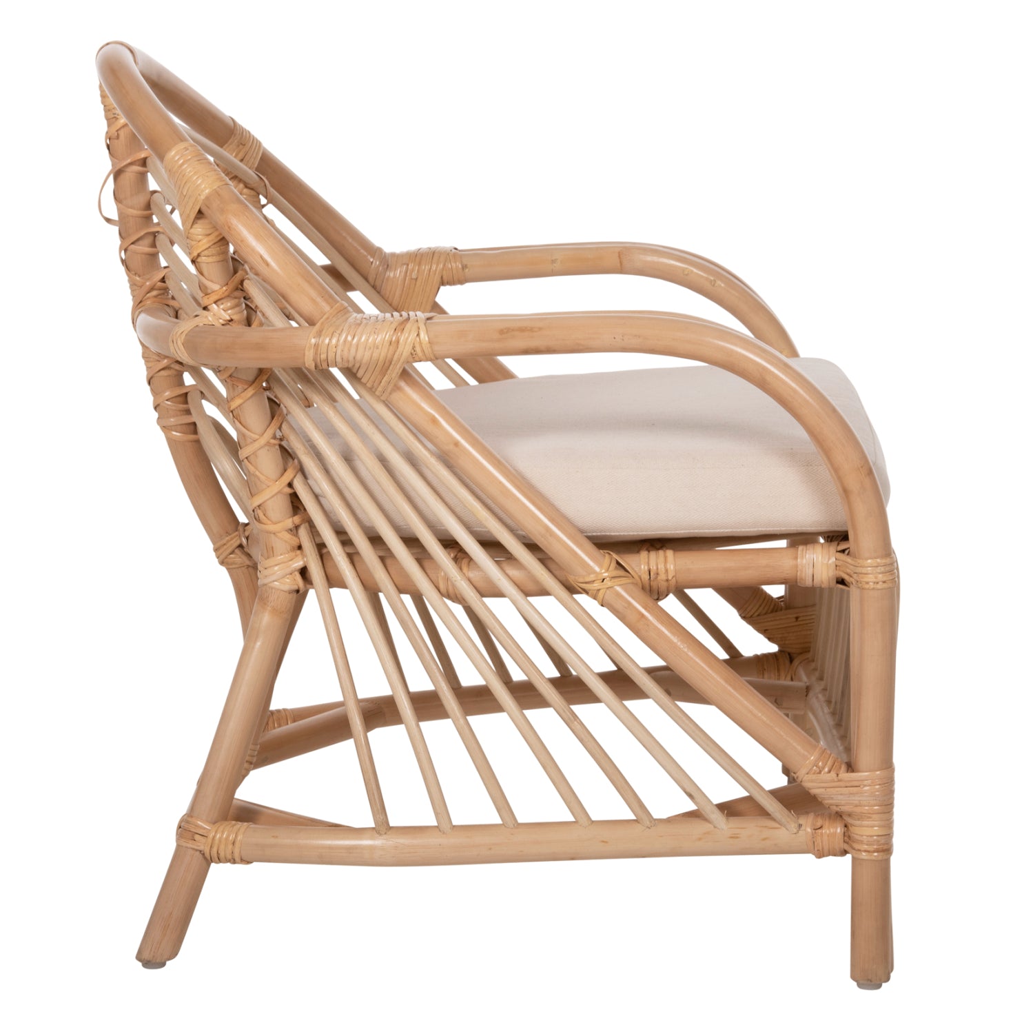 Кресло Femur от ратан с възглавница в естествен бял цвят 72x66x75см