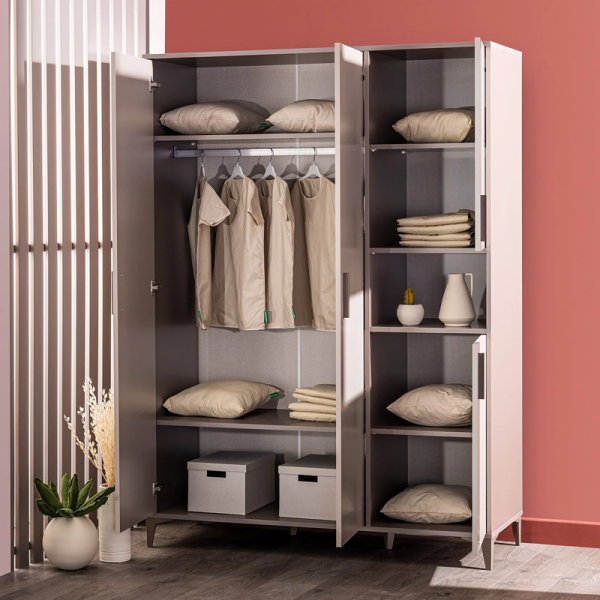 Трикрилен детски гардероб RIGA