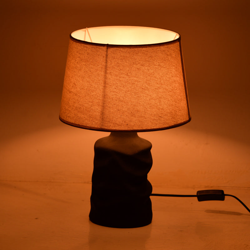 Керамична настолна лампа wabbi  e27 с черно-бежов абажур, диаметър 28x41 см