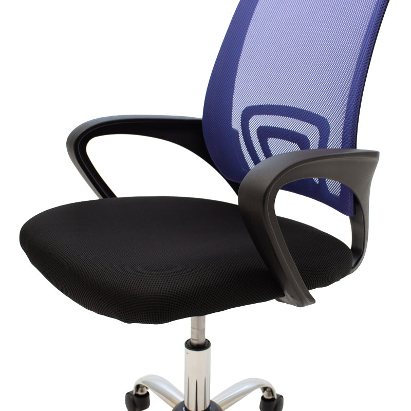 Офис стол Berto с накланяща се облегалка, мрежеста материя в синьо-черен нюанс и хромирана основа 60x48x85-95 см