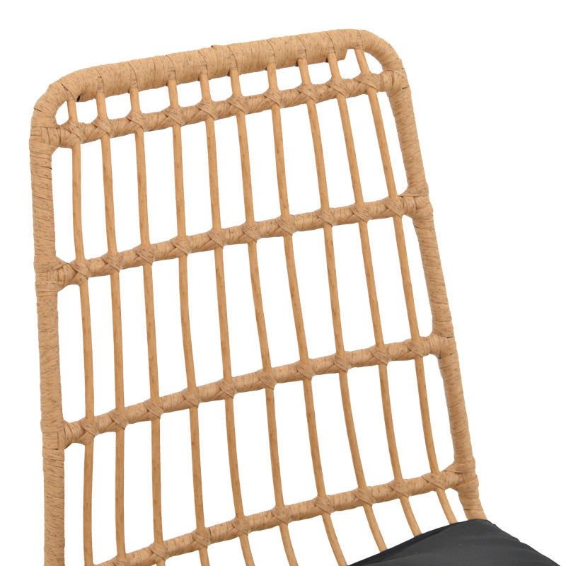 Ратанов стол Naoki в естествен нюанс с черна възглавница и черен метален крак 45x60x83см