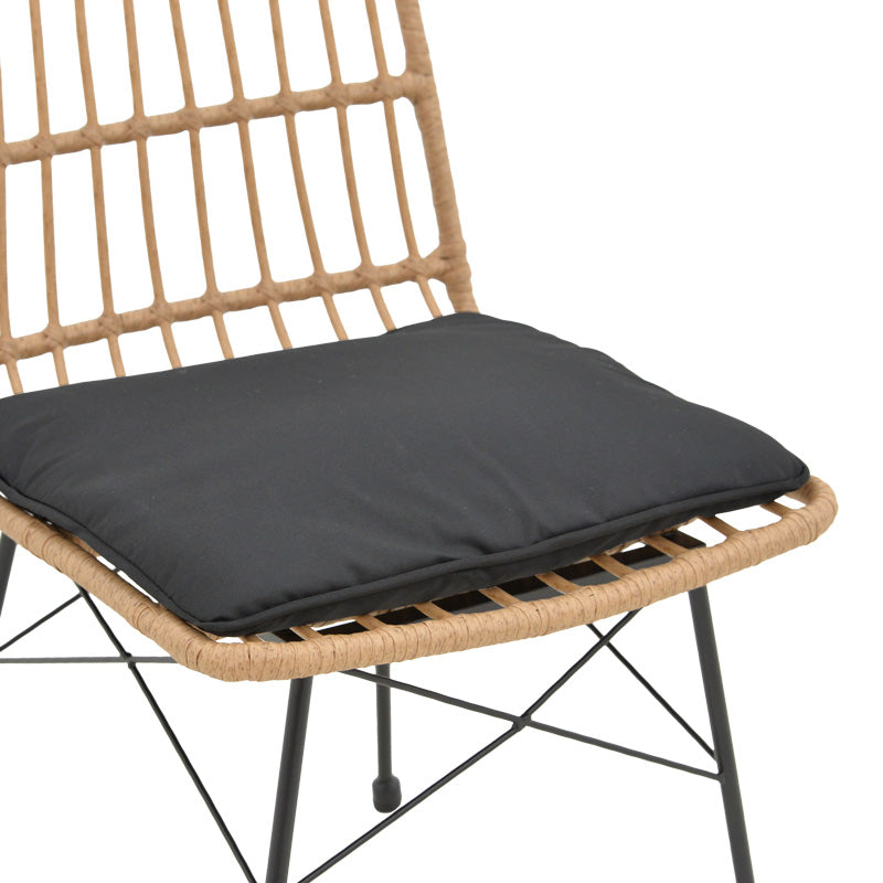 Ратанов стол Naoki в естествен нюанс с черна възглавница и черен метален крак 45x60x83см