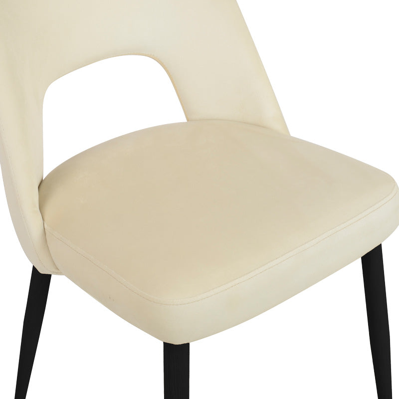 Стол MURDE бежово кадифе и метални крака в черен цвят 48.5x61x89см
